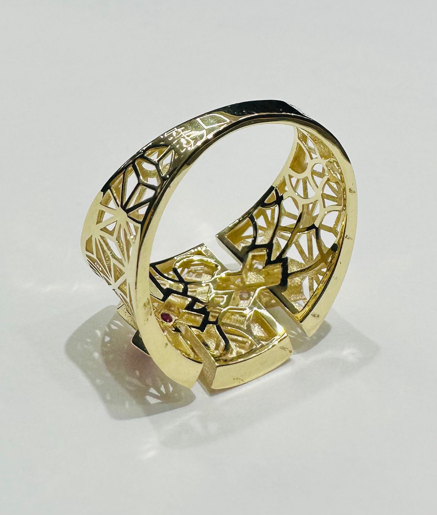 10K GOLD RING WITH SAPPHIRE STONES- WEIGHT: 2.9gm