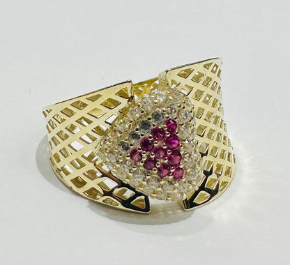 10K GOLD RING WITH SAPPHIRE STONES- WEIGHT: 2.5gm