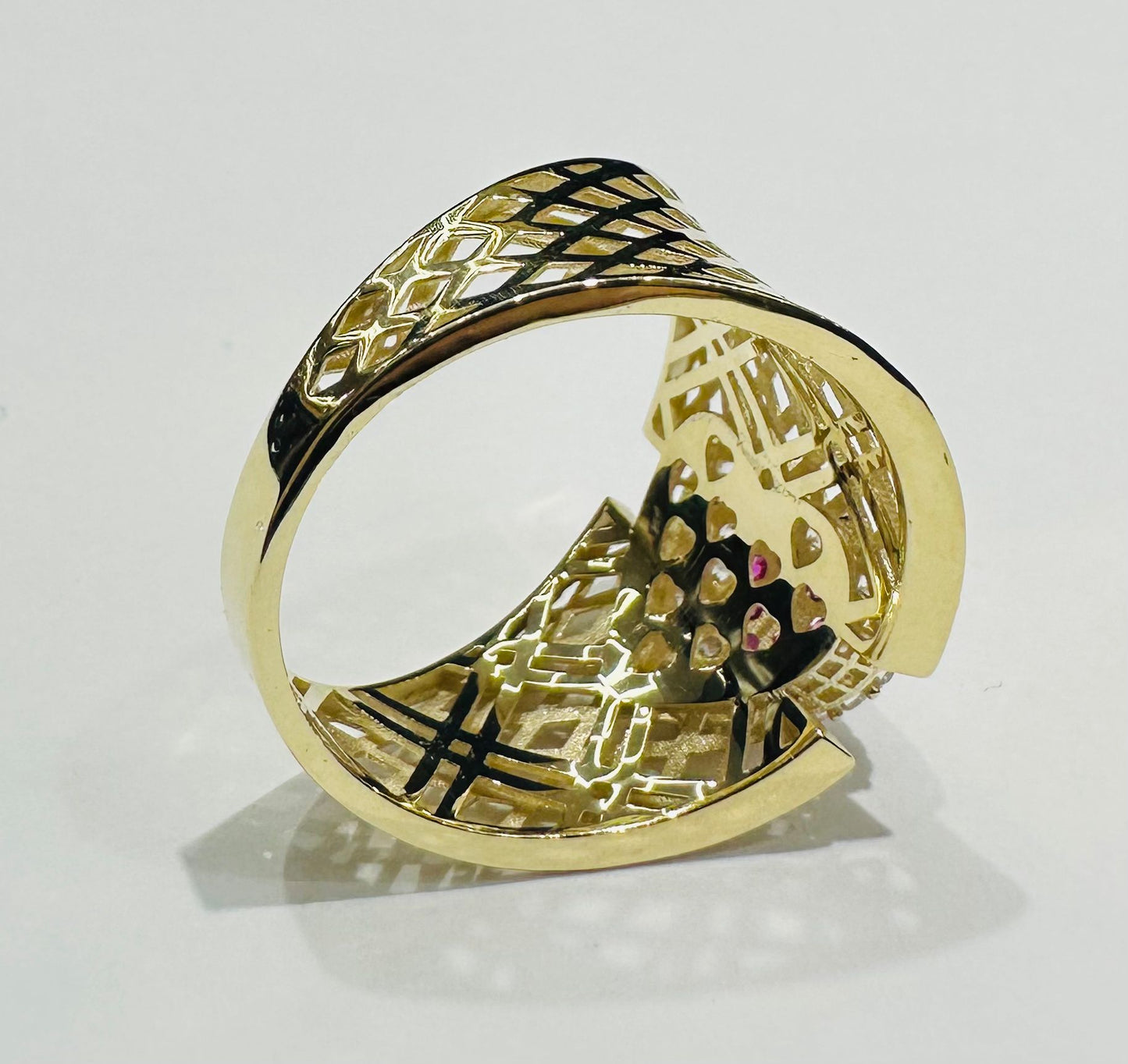 10K GOLD RING WITH SAPPHIRE STONES- WEIGHT: 2.5gm