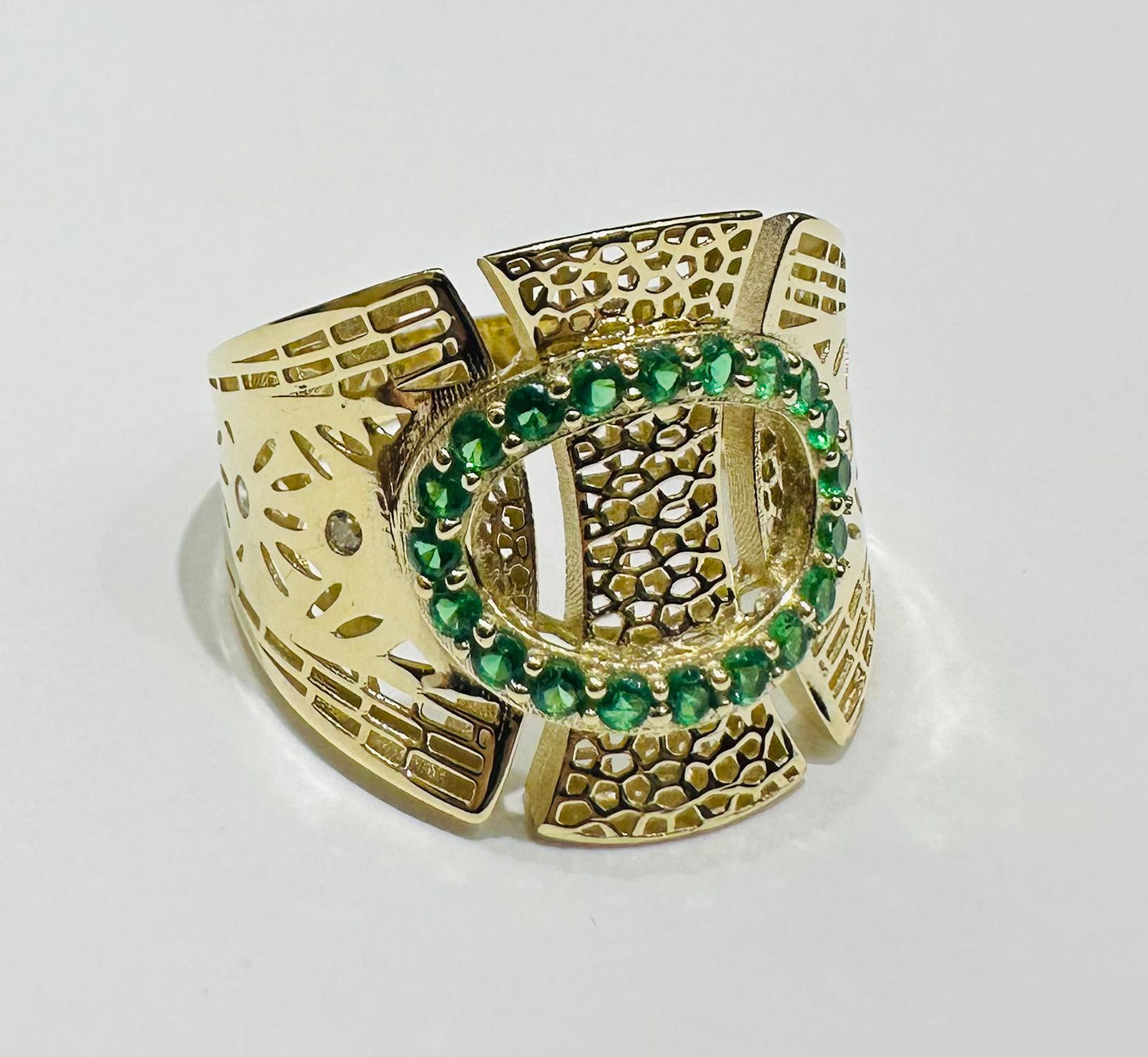 10K GOLD RING WITH SAPPHIRE STONES- WEIGHT: 3.6gm
