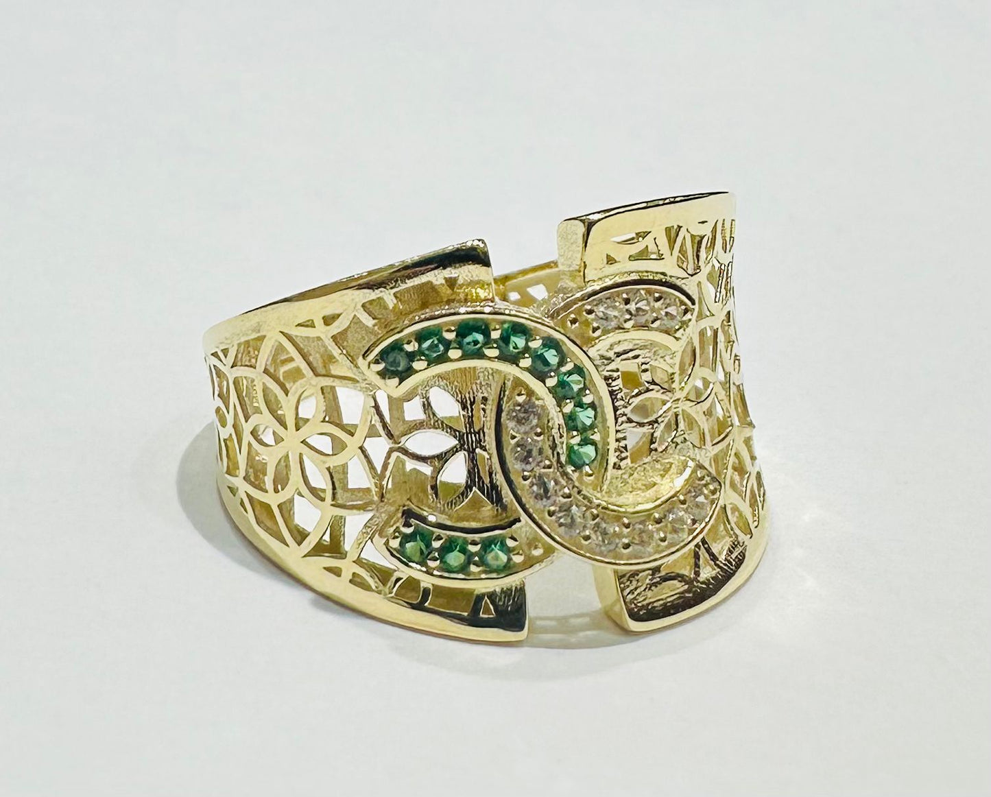 10K GOLD RING WITH SAPPHIRE STONES- WEIGHT: 2.7gm