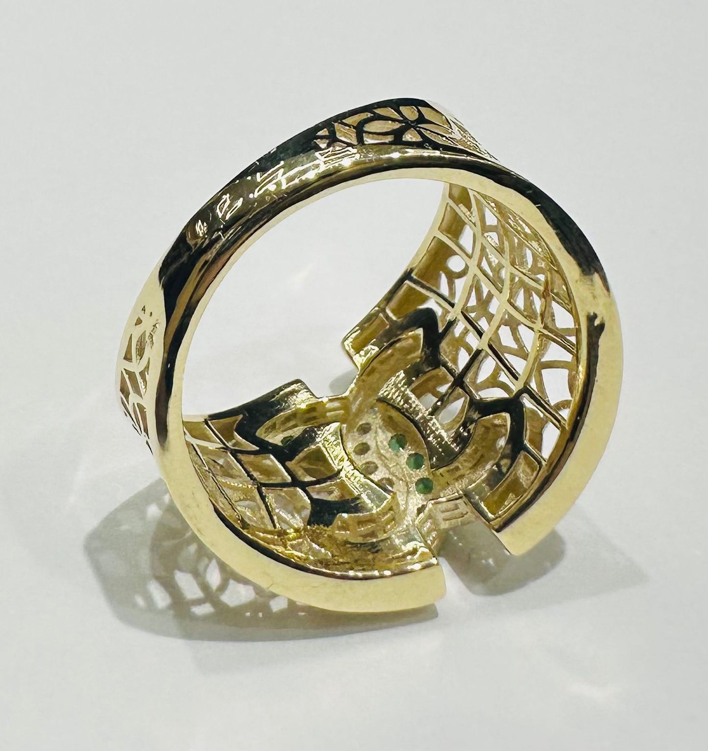 10K GOLD RING WITH SAPPHIRE STONES- WEIGHT: 2.7gm