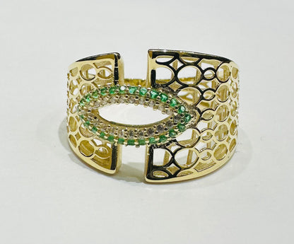10K GOLD RING WITH SAPPHIRE STONES- WEIGHT: 2.6gm