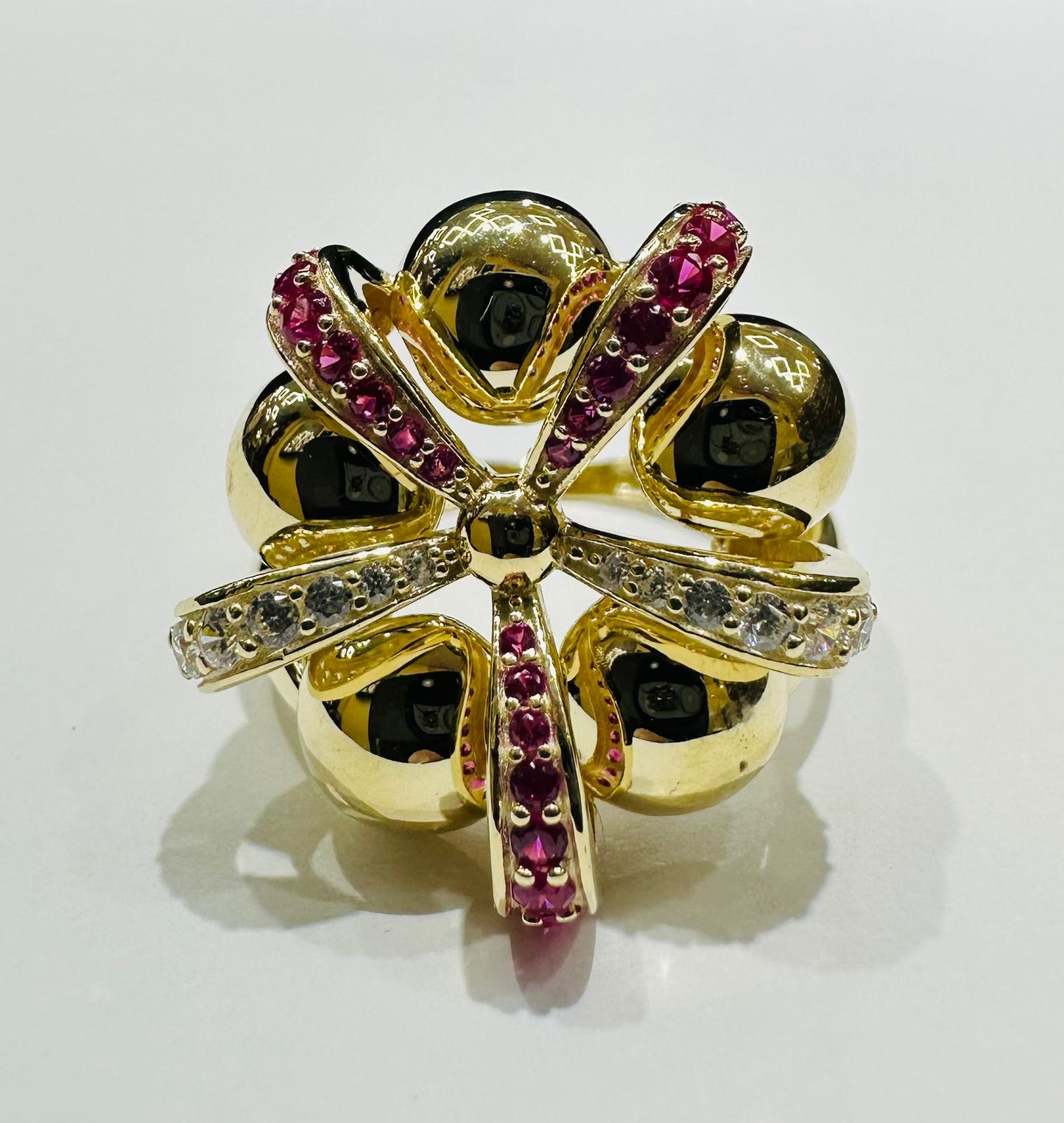 10K GOLD FLOWER RING WITH SAPPHIRE STONES- WEIGHT: 3.7gm