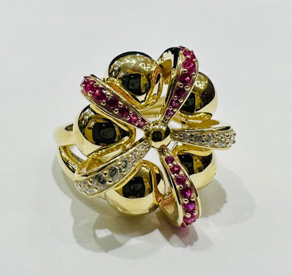 10K GOLD FLOWER RING WITH SAPPHIRE STONES- WEIGHT: 3.7gm