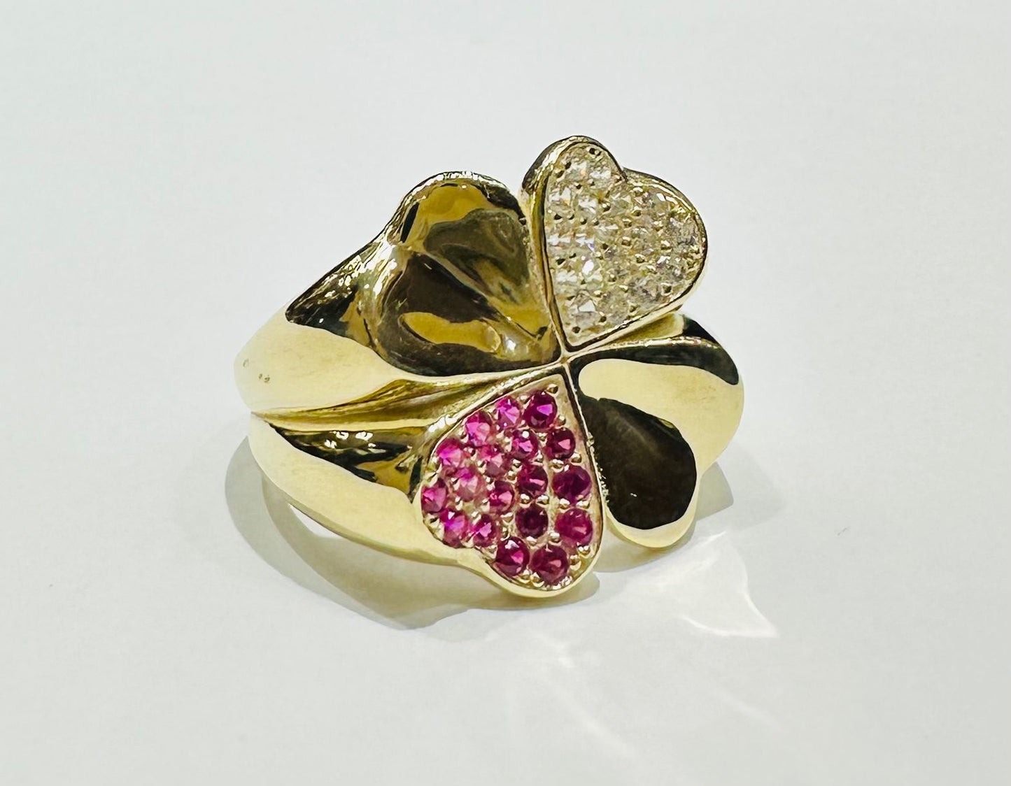 10K GOLD FLOWER RING WITH SAPPHIRE STONES- WEIGHT: 3.3gm