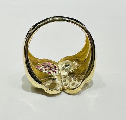 10K GOLD FLOWER RING WITH SAPPHIRE STONES- WEIGHT: 3.3gm