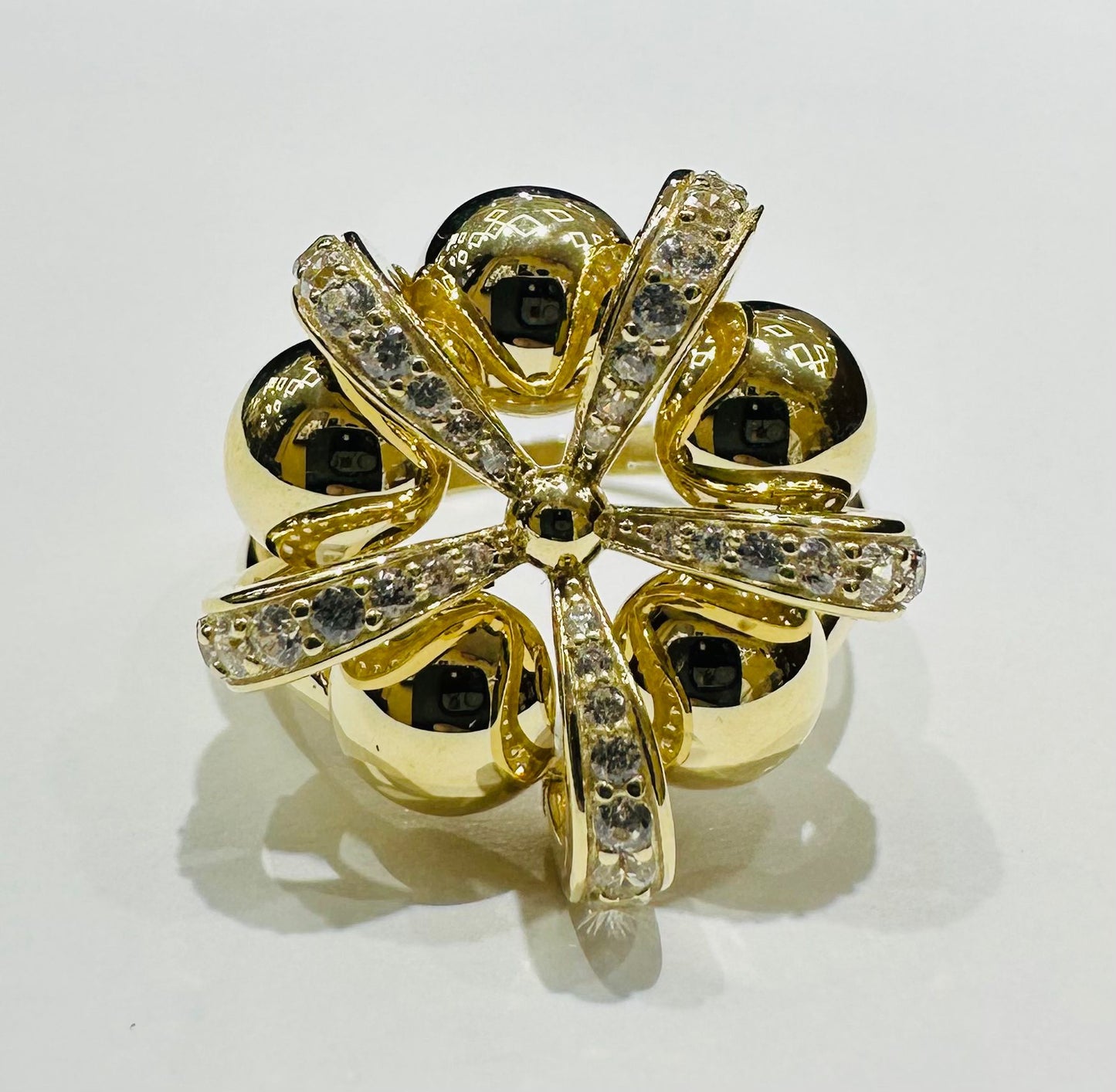 10K GOLD FLOWER RING WITH SAPPHIRE STONES- WEIGHT: 4.0gm