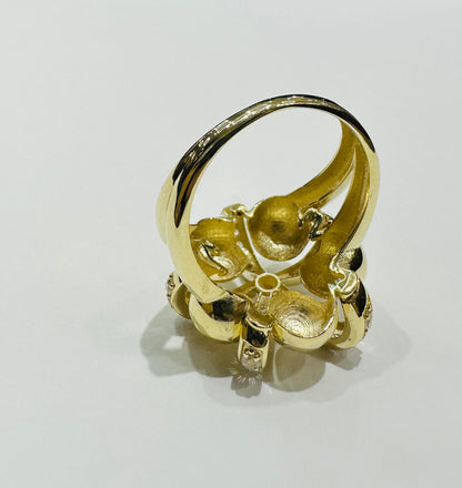 10K GOLD FLOWER RING WITH SAPPHIRE STONES- WEIGHT: 4.0gm
