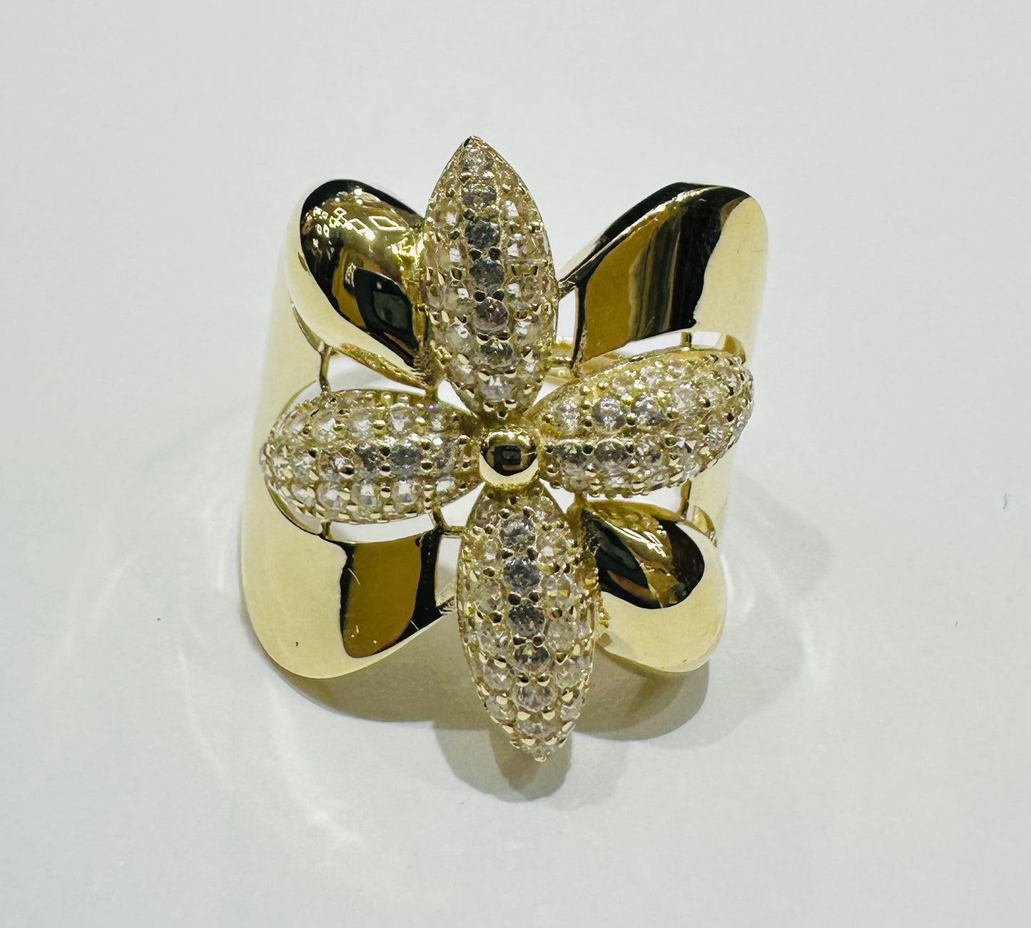10K GOLD FLOWER RING WITH SAPPHIRE STONES- WEIGHT: 4.0gm
