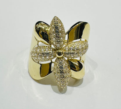 10K GOLD FLOWER RING WITH SAPPHIRE STONES- WEIGHT: 4.0gm