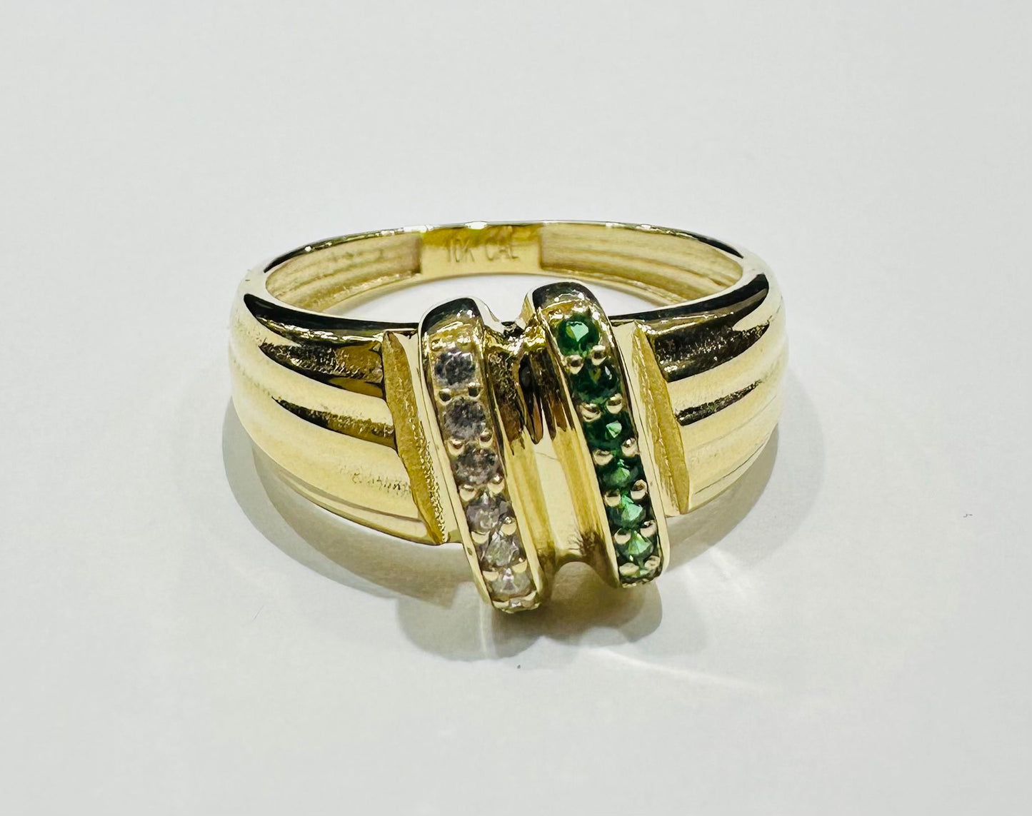 10K GOLD RING WITH SAPPHIRE STONES- WEIGHT: 2.5gm