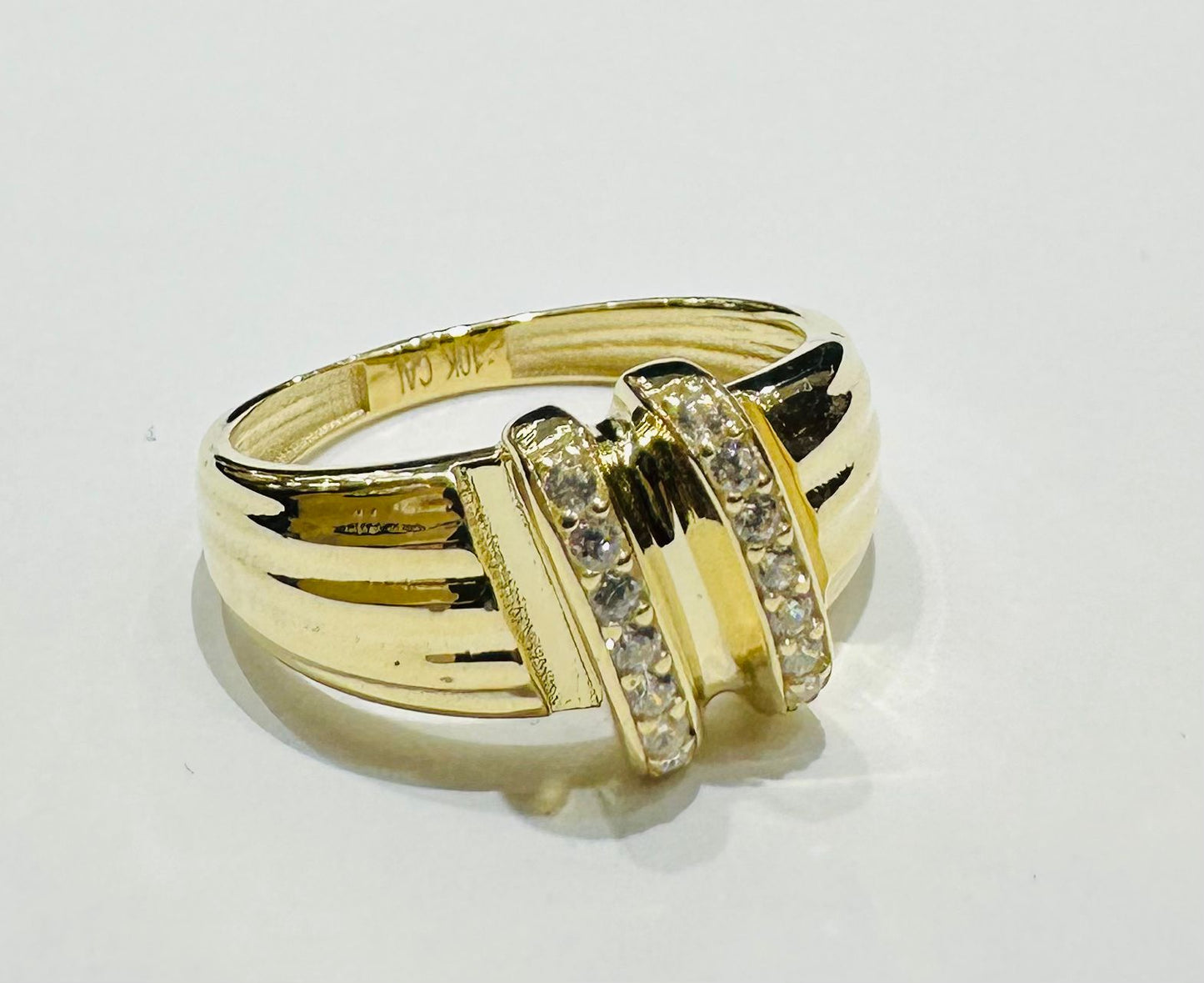 10K GOLD RING WITH SAPPHIRE STONES- WEIGHT: 2.3gm