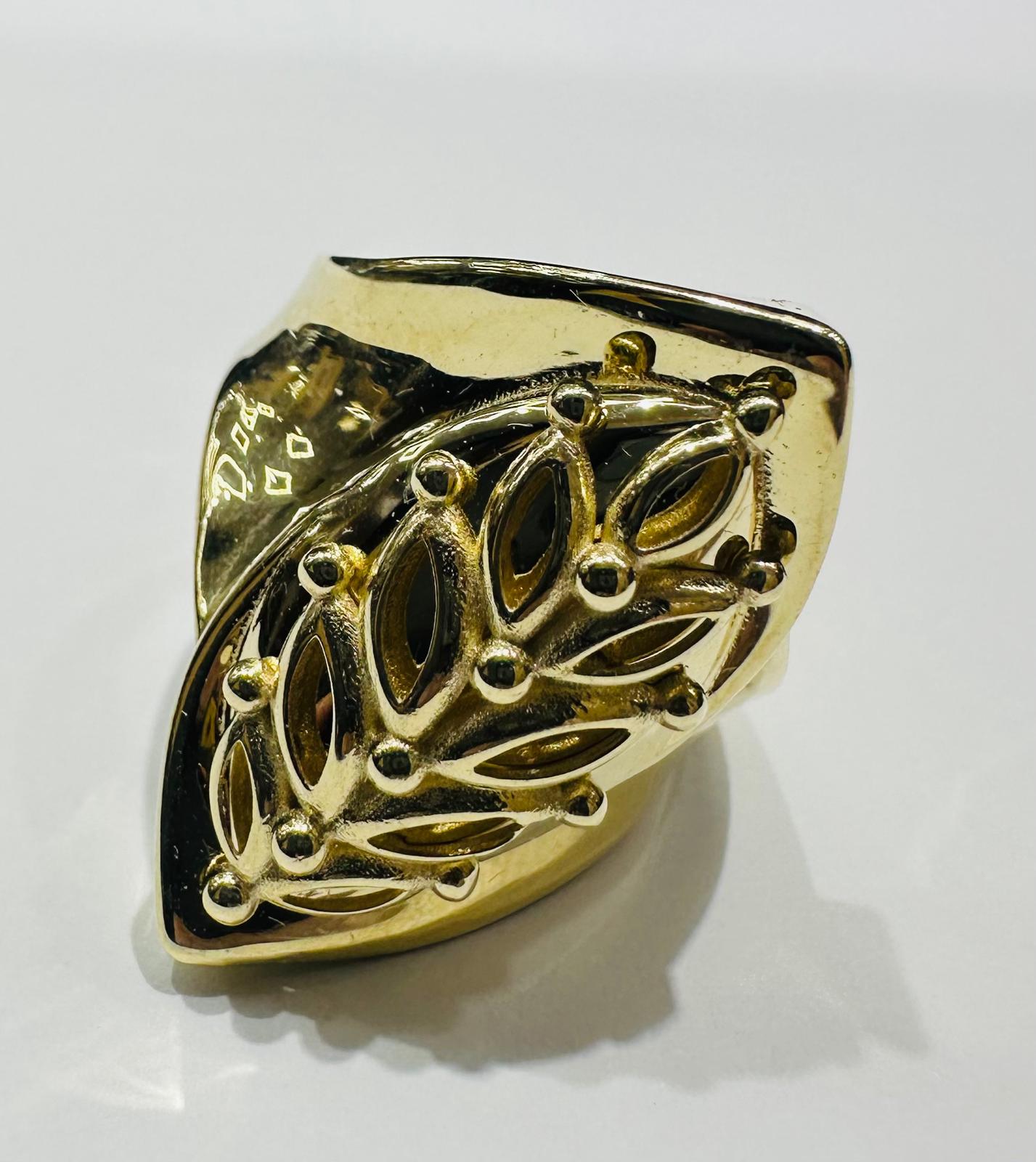10K GOLD RING- WEIGHT: 3.7gm