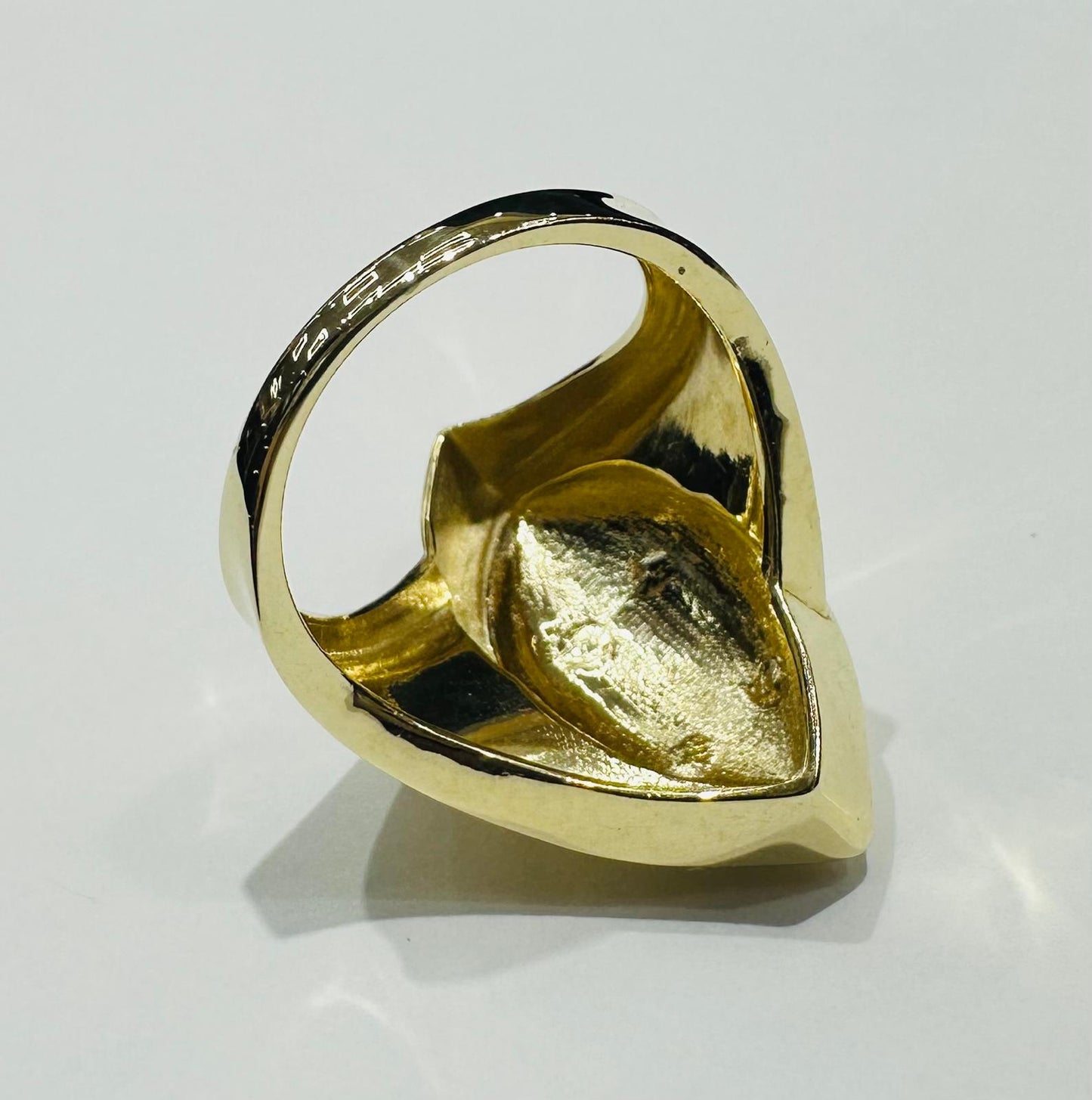 10K GOLD RING- WEIGHT: 3.7gm