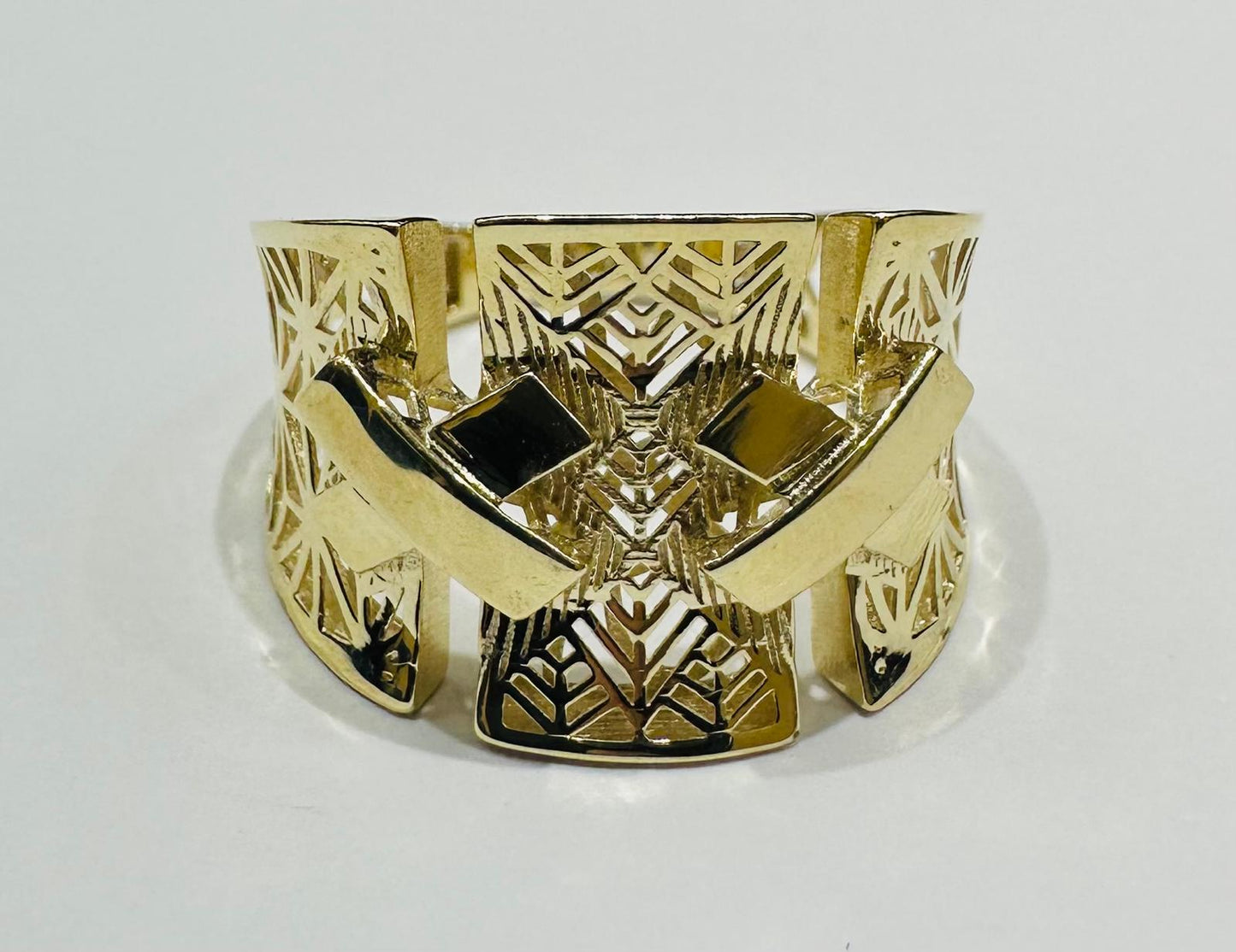 10K GOLD RING- WEIGHT: 2.6gm