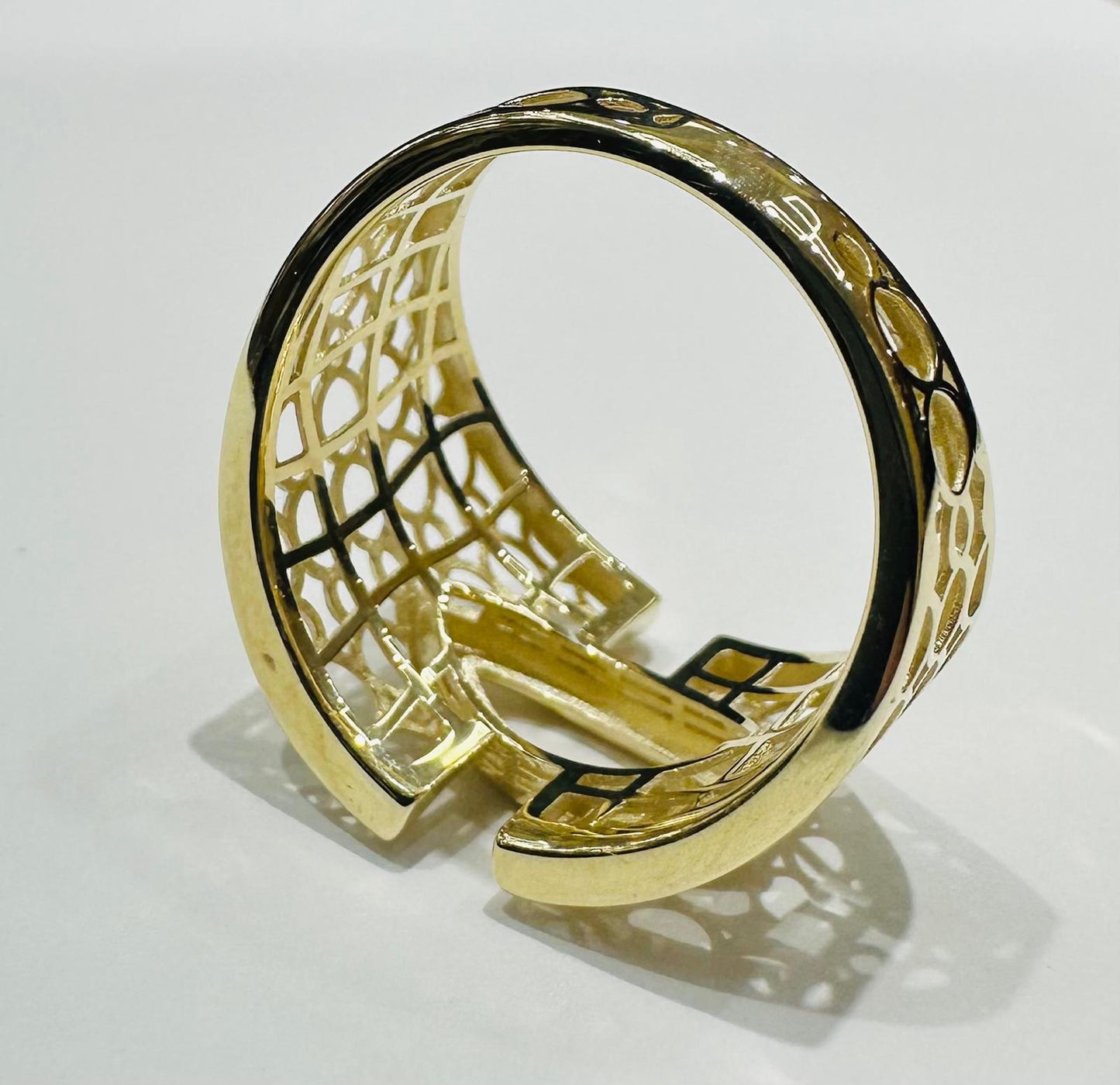 10K GOLD RING- WEIGHT: 2.5gm