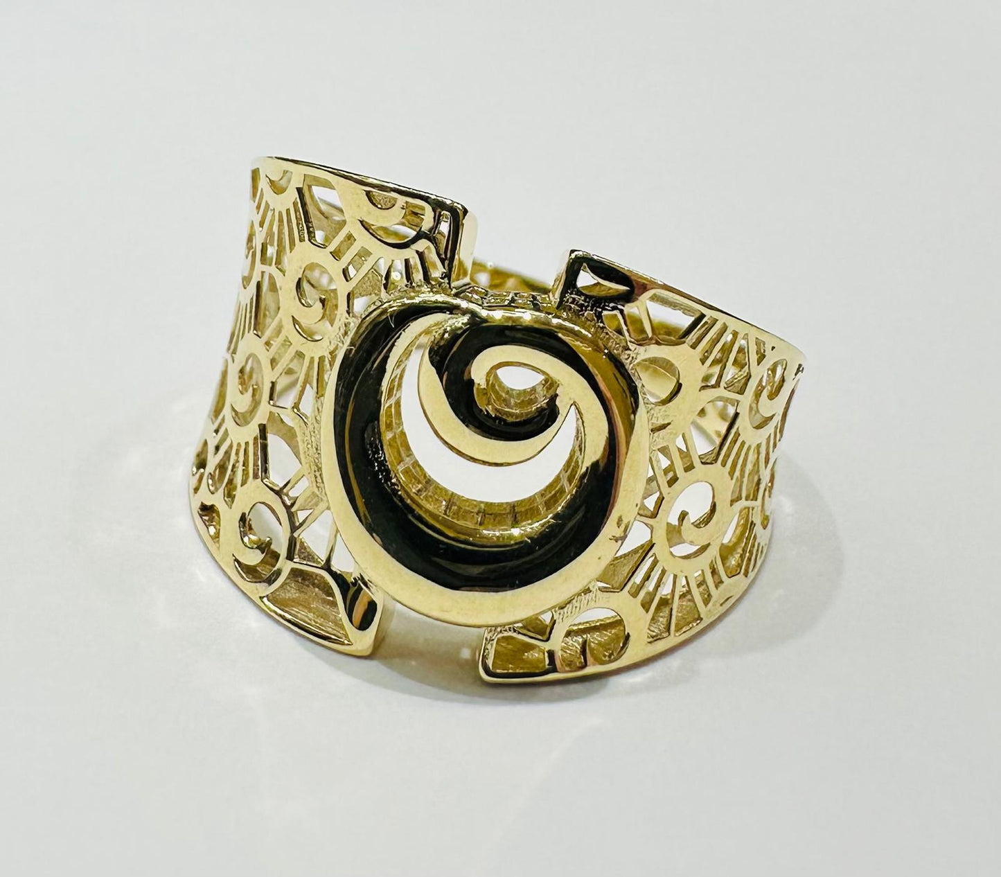 10K GOLD RING- WEIGHT: 2.0gm
