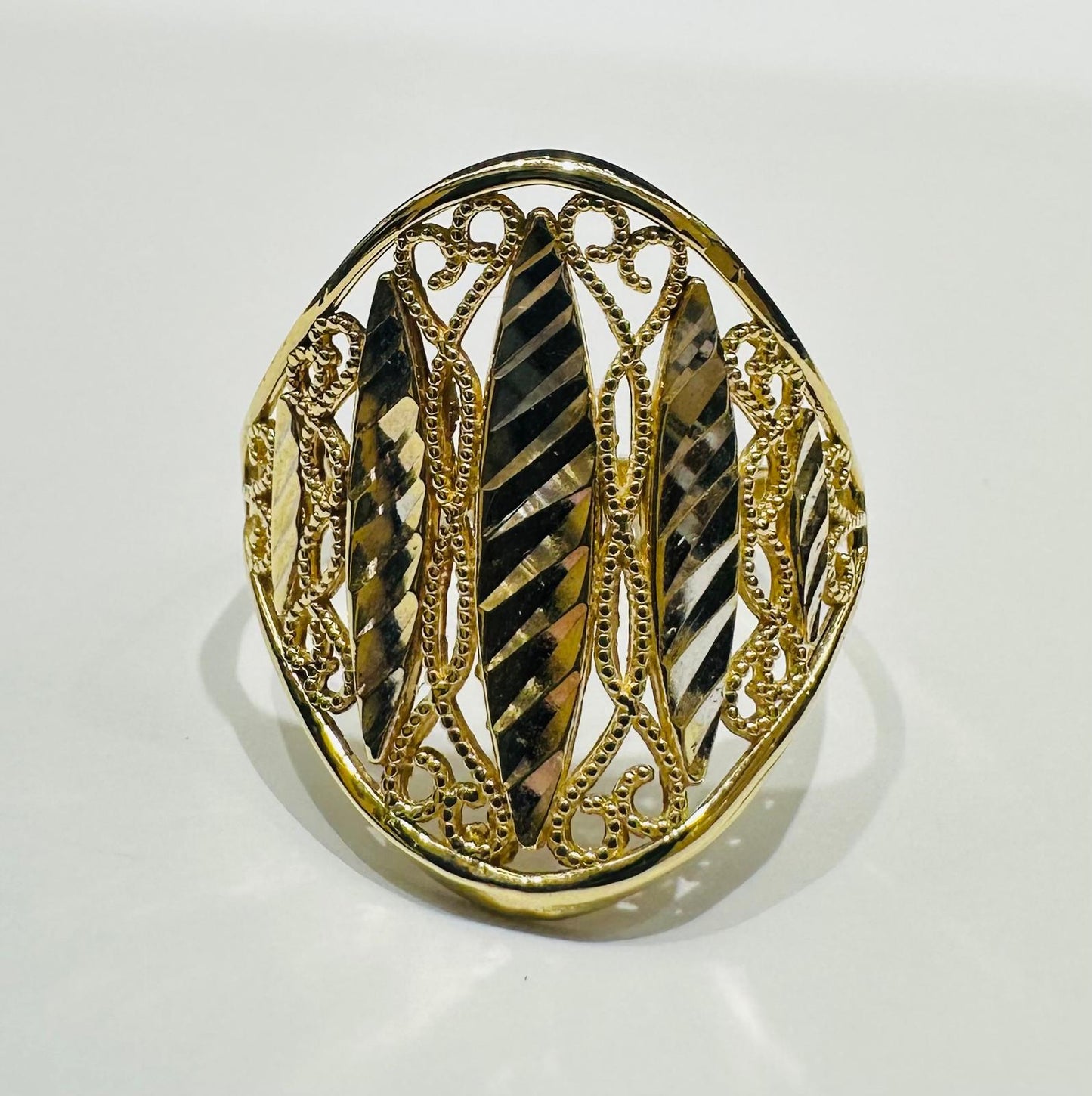 10K GOLD TWO TONED RING- WEIGHT: 2.8gm
