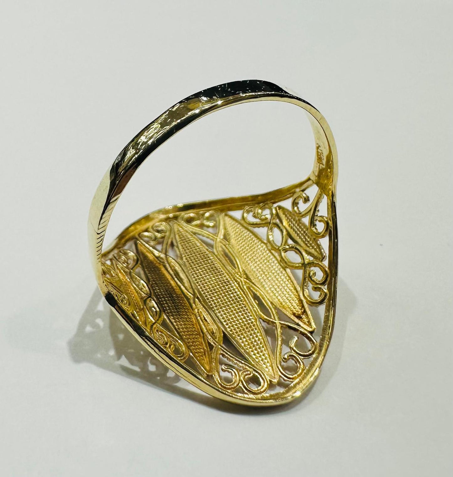 10K GOLD TWO TONED RING- WEIGHT: 2.8gm