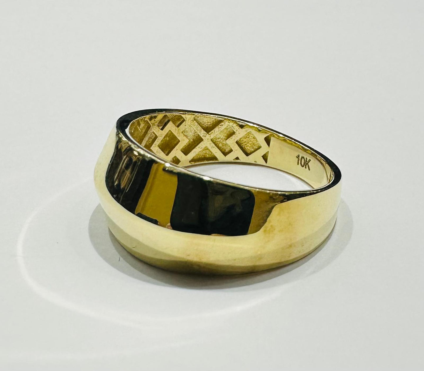 10K GOLD RING- WEIGHT: 2.5gm