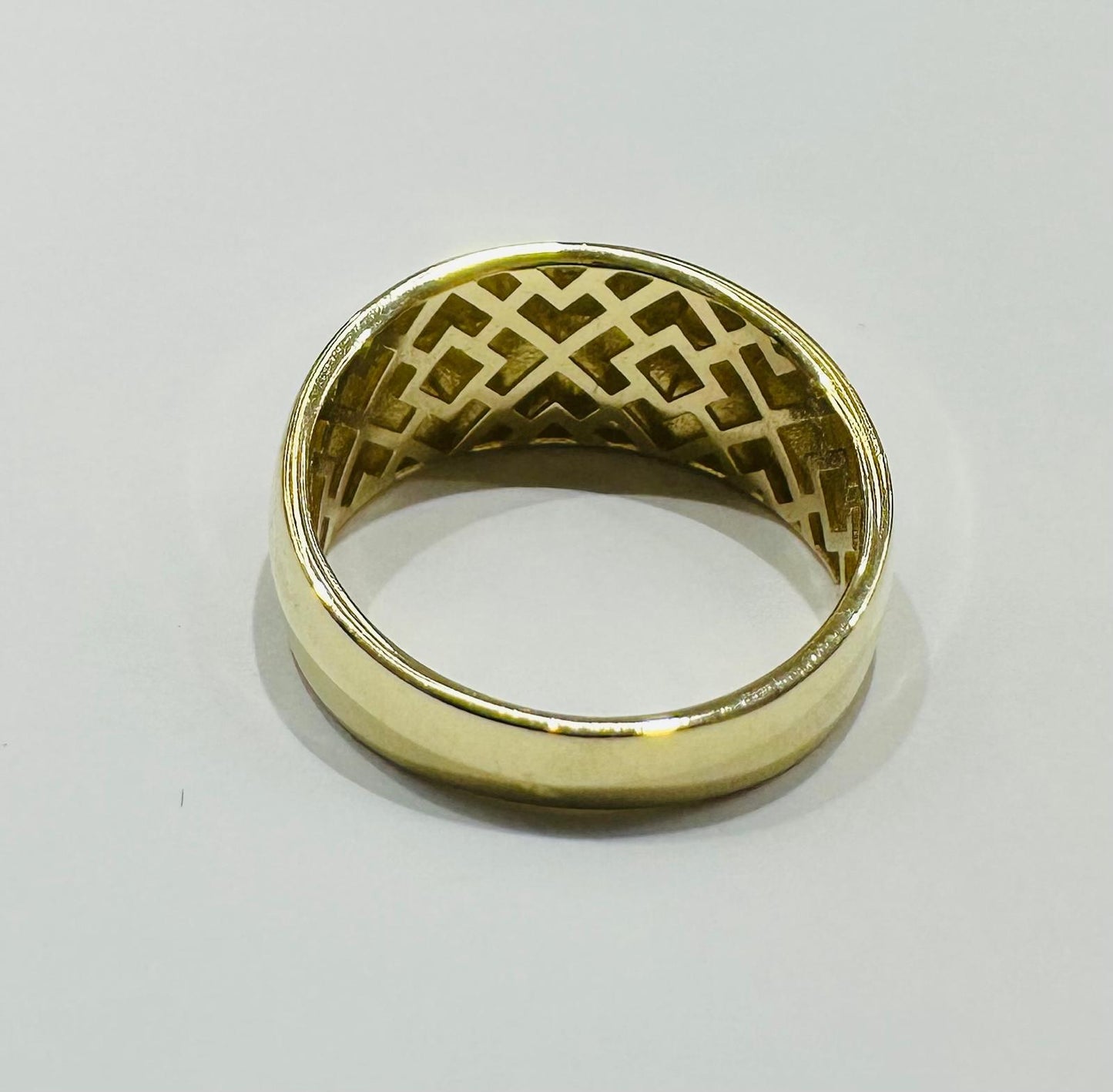 10K GOLD RING- WEIGHT: 2.5gm