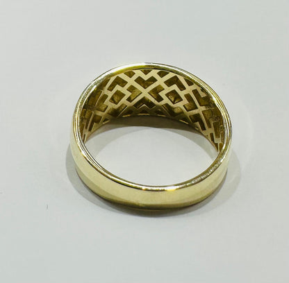 10K GOLD RING- WEIGHT: 2.5gm