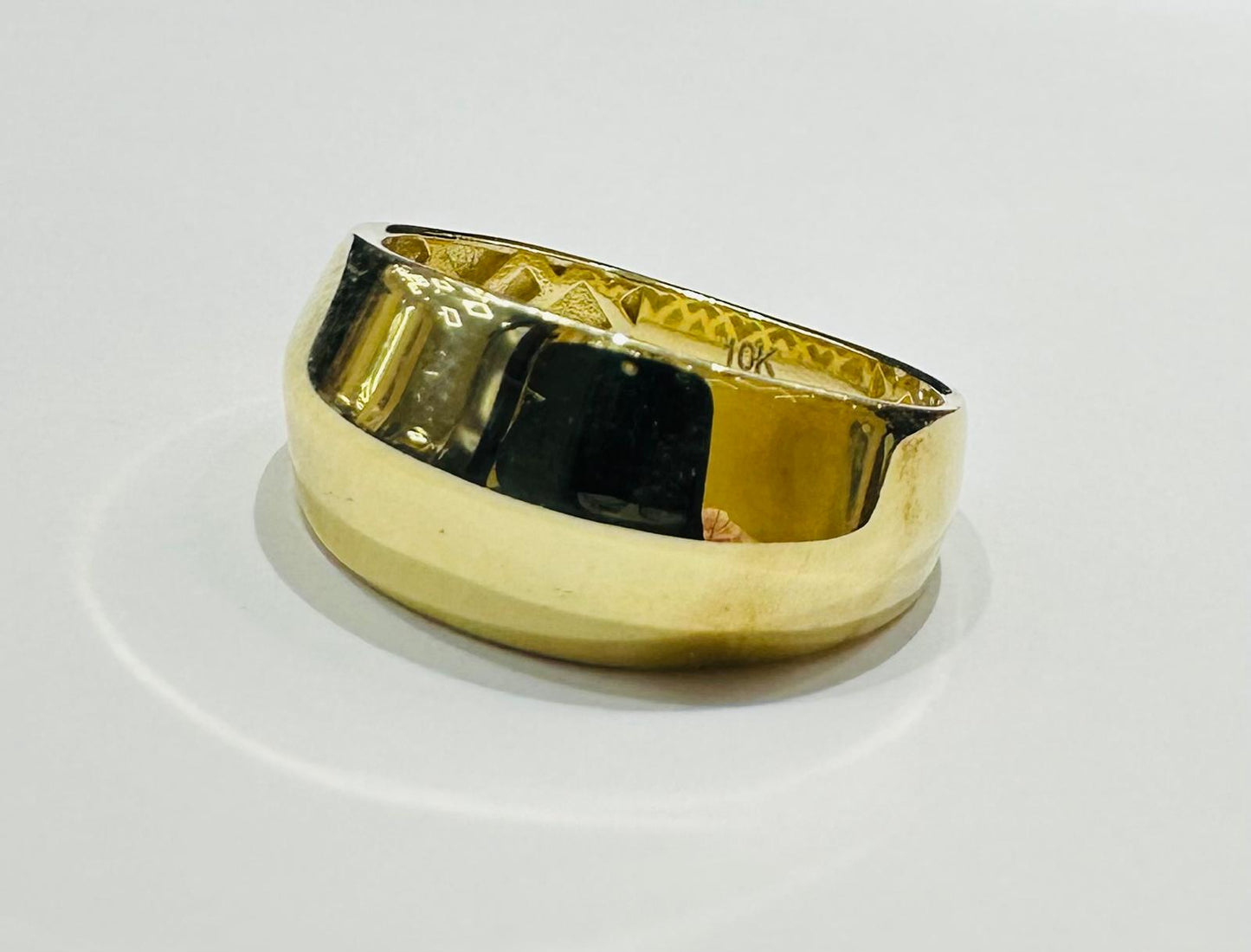10K GOLD RING- WEIGHT: 2.5gm