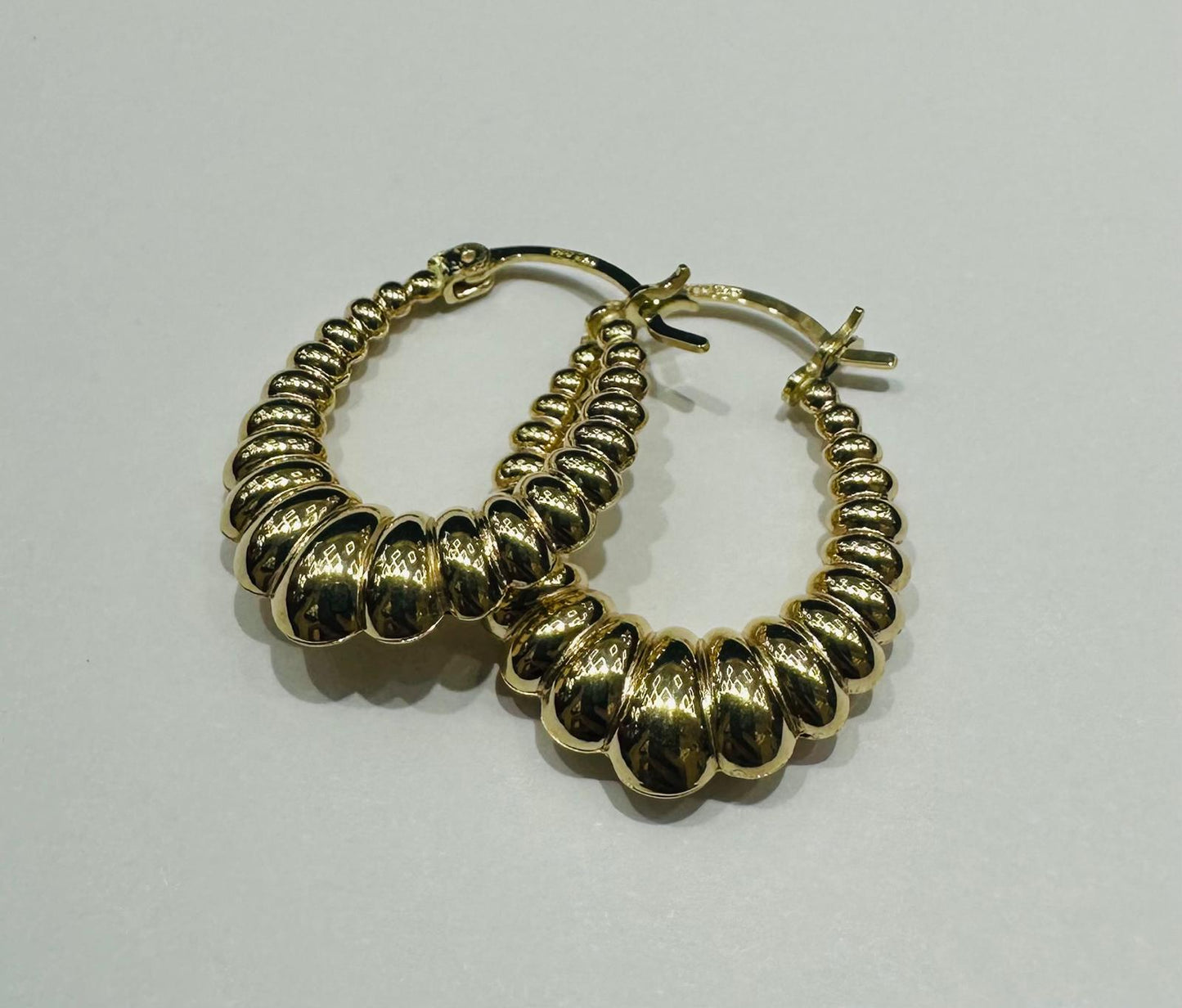 10K GOLD SHRIMP EARRINGS- WEIGHT: 2.0gm