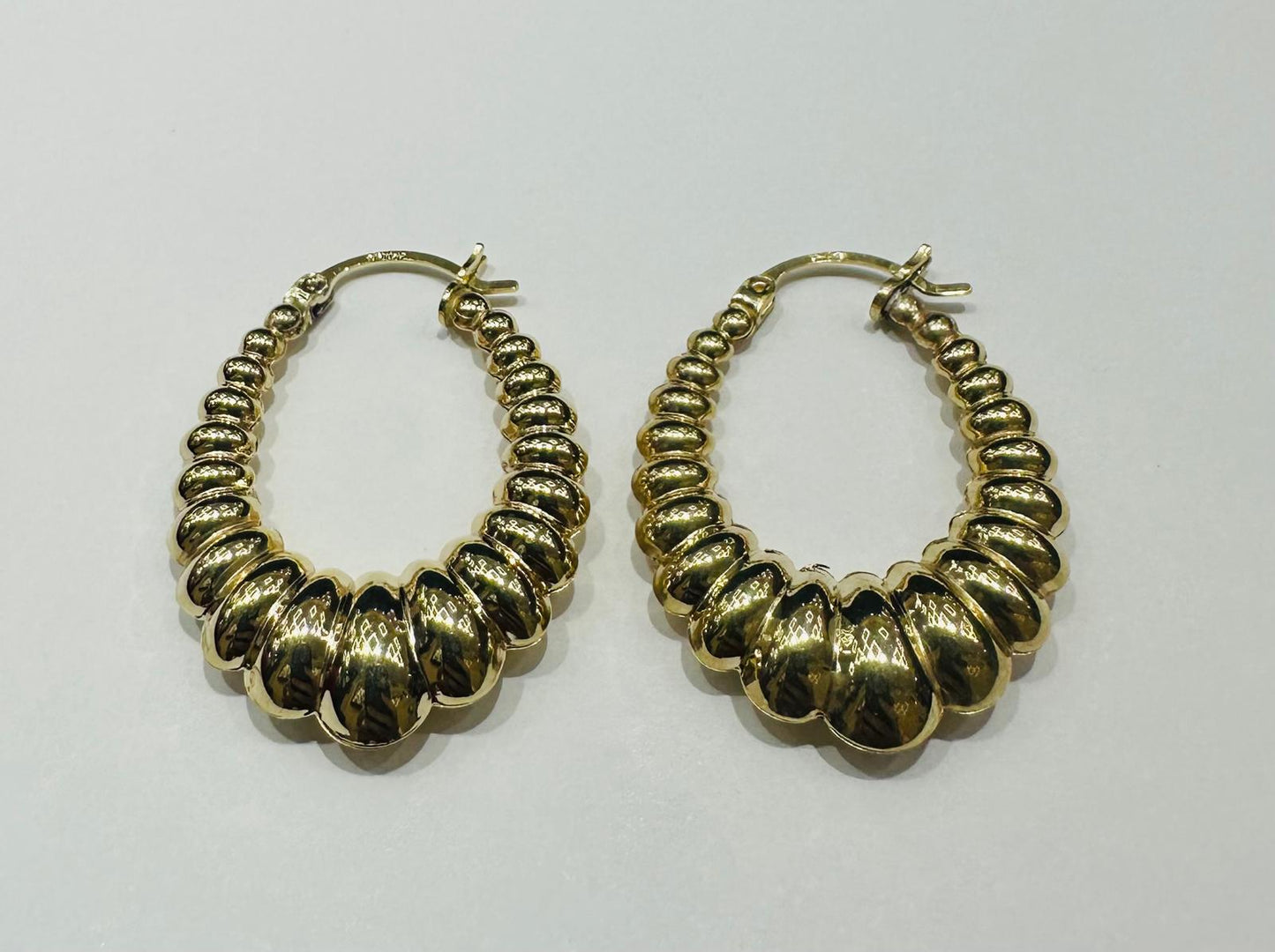 10K GOLD SHRIMP EARRINGS- WEIGHT: 3.7gm