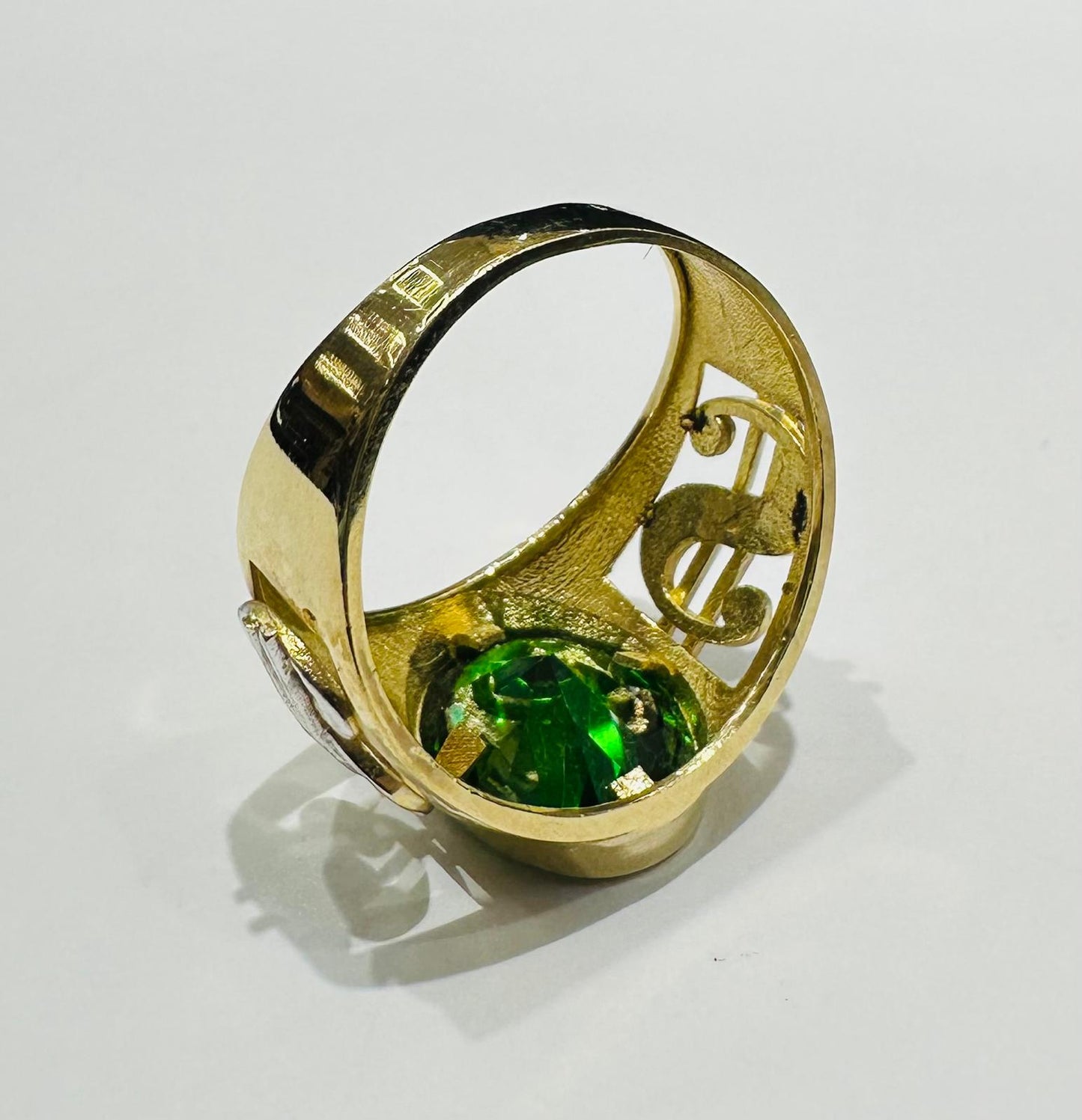 10K GOLD STONE DOLLAR SIGN RING - WEIGHT: 5.2gm