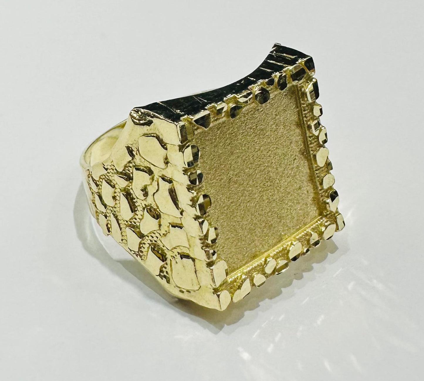 10K GOLD NUGGET RING- WEIGHT: 6.8gm