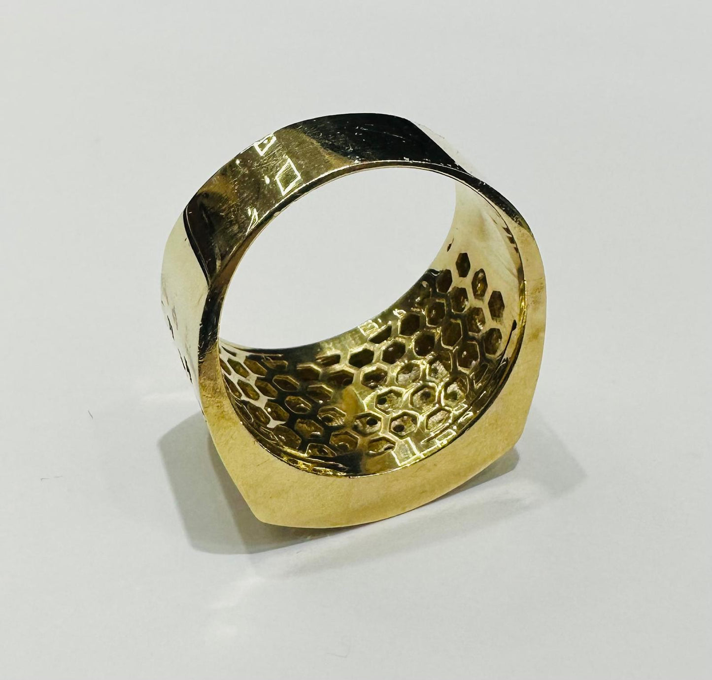 10K GOLD WHITE SAPPHIRE RING- WEIGHT: 9.5gm
