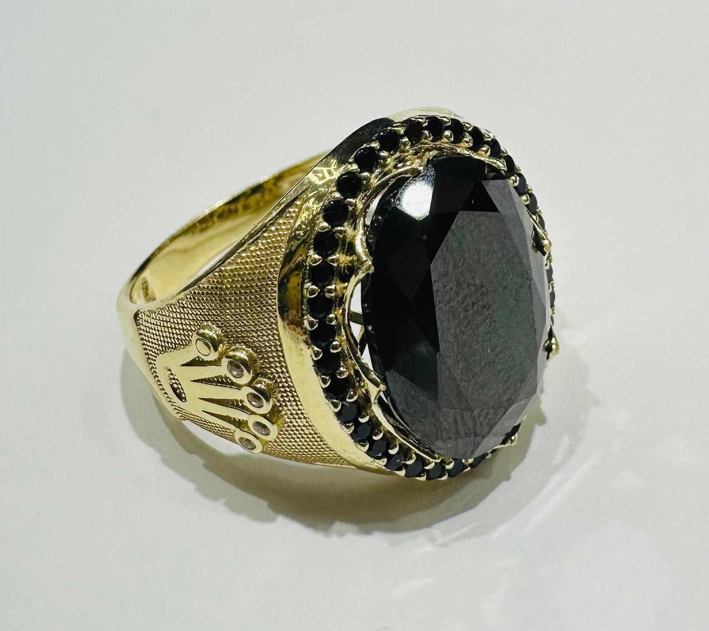 10K GOLD STONE RING WITH SAPPHIRE STONES- WEIGHT: 9.4gm