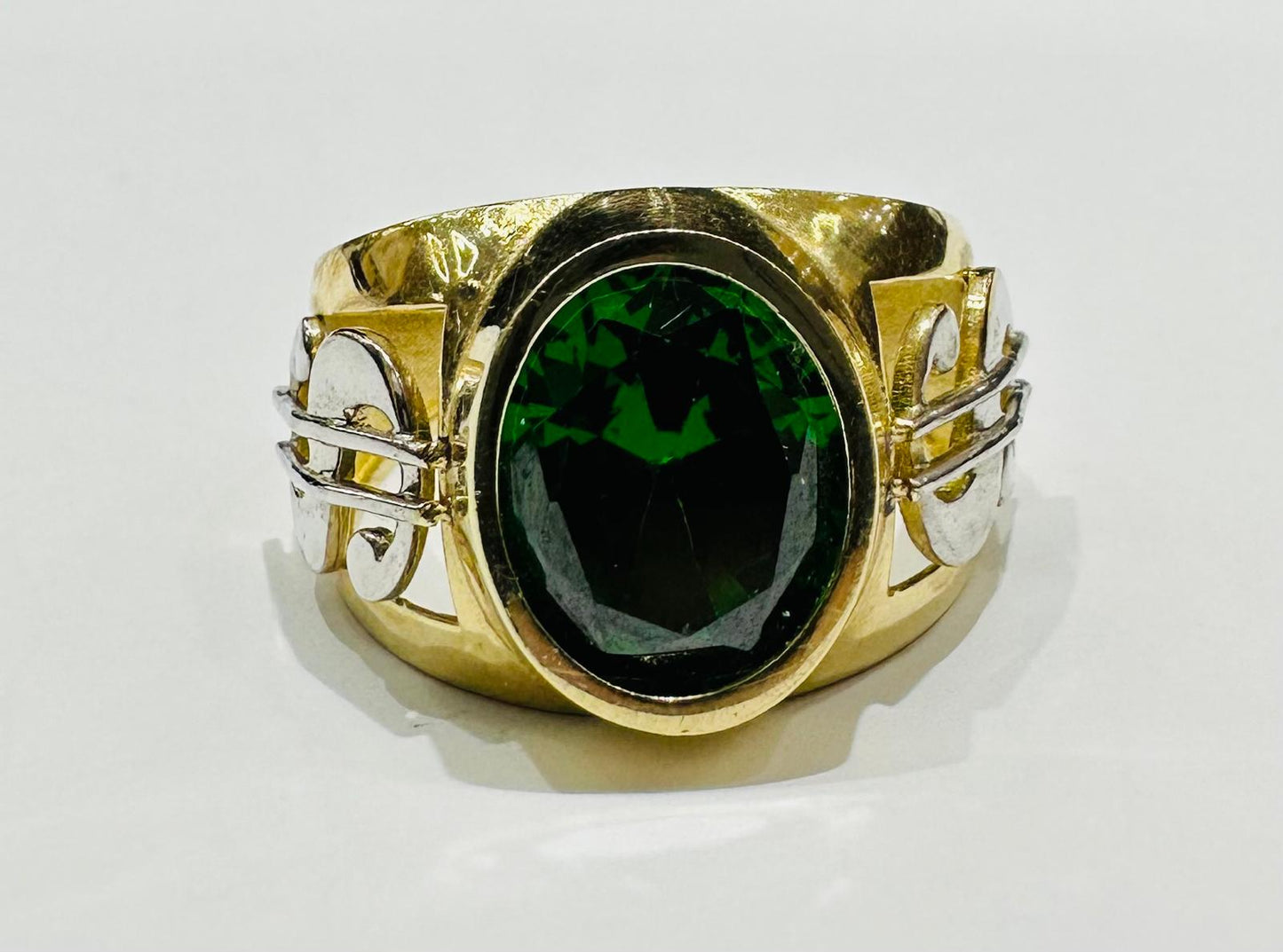 10K GOLD STONE DOLLAR SIGN RING - WEIGHT: 5.2gm