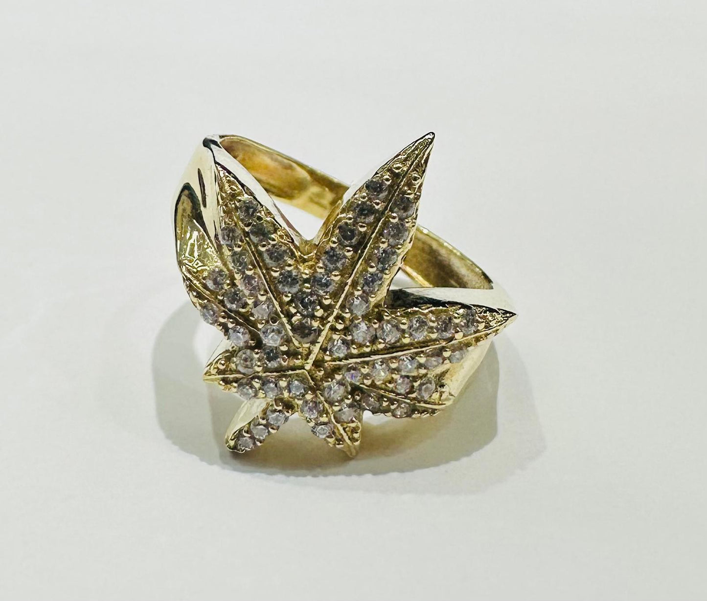 10K GOLD MAPLE LEAF RING WITH WHITE SAPPHIRE- WEIGHT: 3.9gm