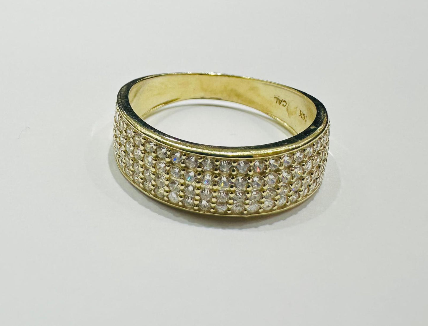 10K GOLD ROUND WHITE SAPPHIRE RING- WEIGHT: 3.6gm