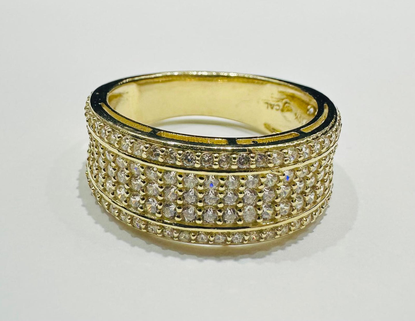 10K GOLD ROUND WHITE SAPPHIRE RING- WEIGHT: 6.3gm