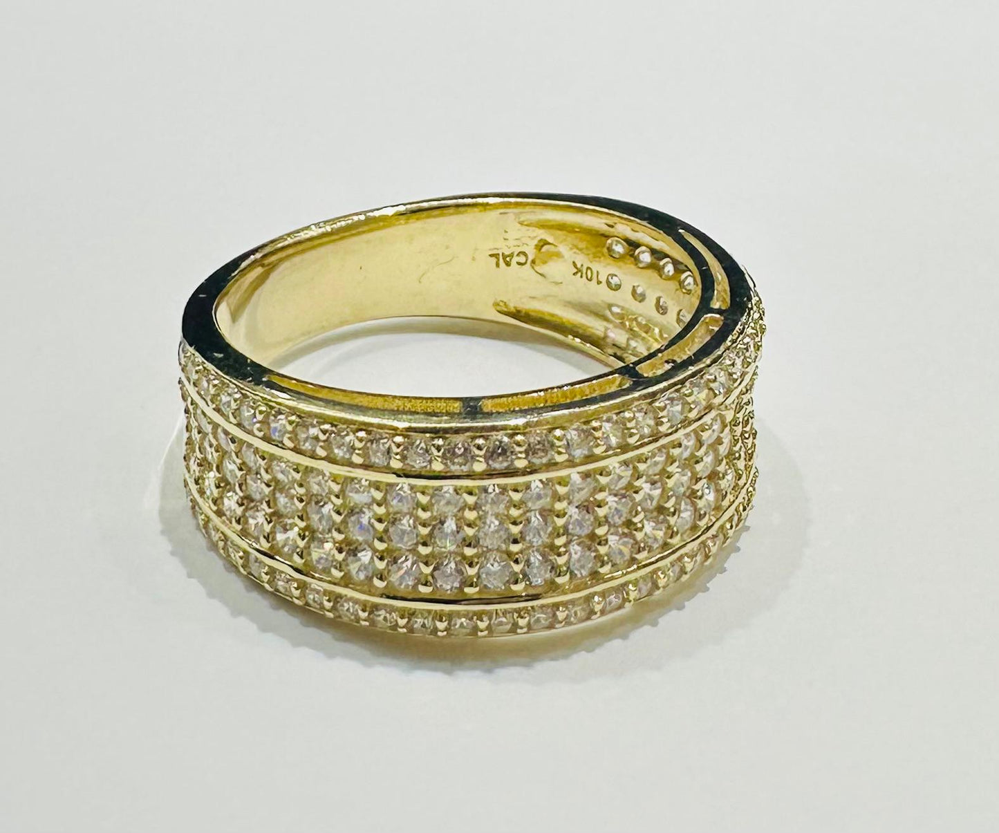 10K GOLD ROUND WHITE SAPPHIRE RING- WEIGHT: 6.3gm