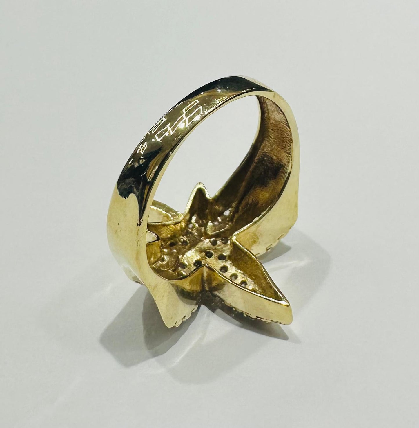 10K GOLD MAPLE LEAF RING WITH WHITE SAPPHIRE- WEIGHT: 3.9gm