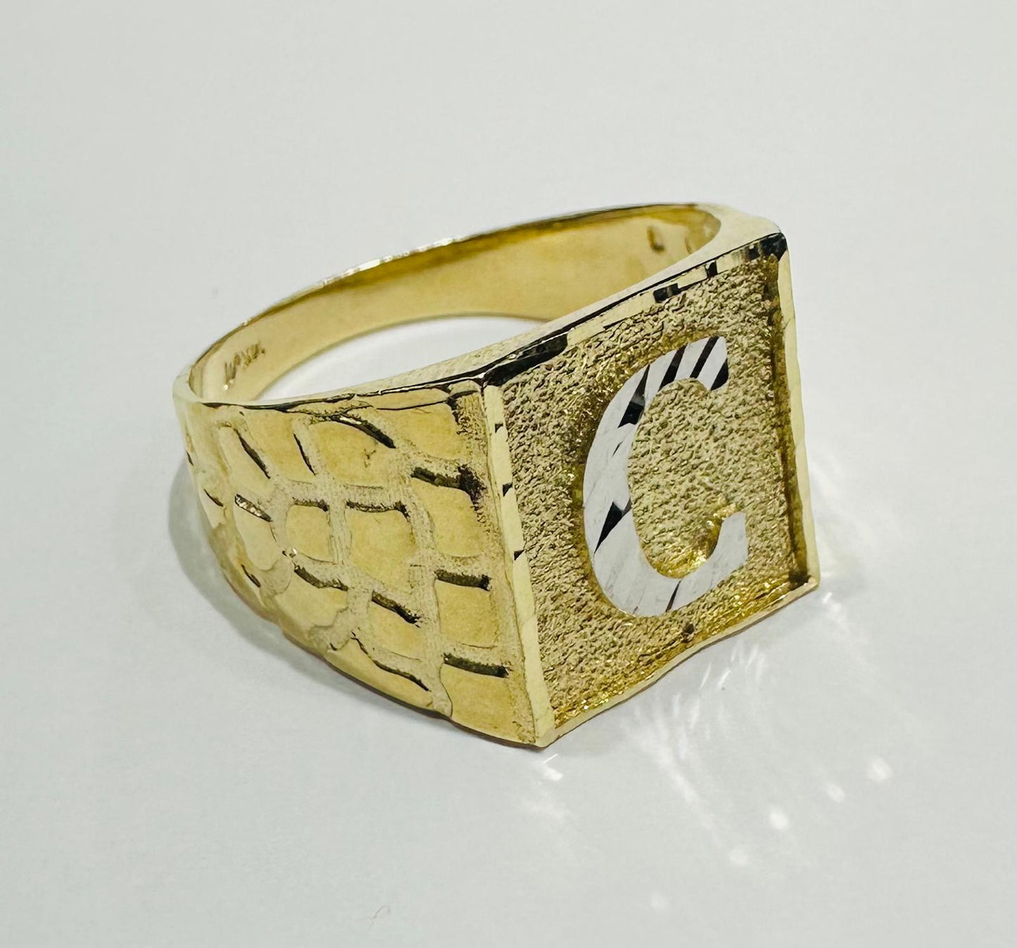 14K GOLD INITIAL LETTER "C" RING- WEIGHT: 4.5gm