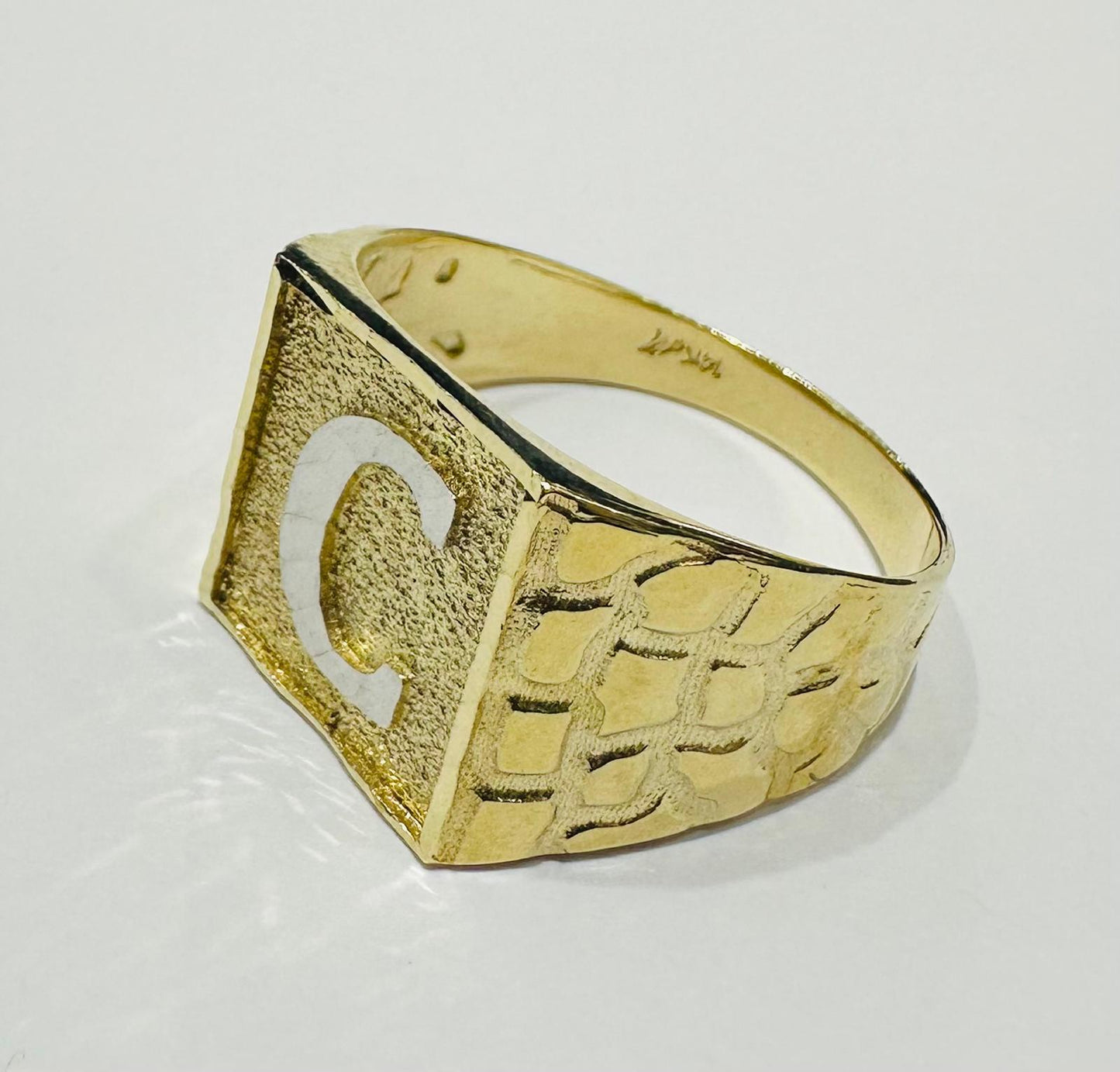 14K GOLD INITIAL LETTER "C" RING- WEIGHT: 4.5gm