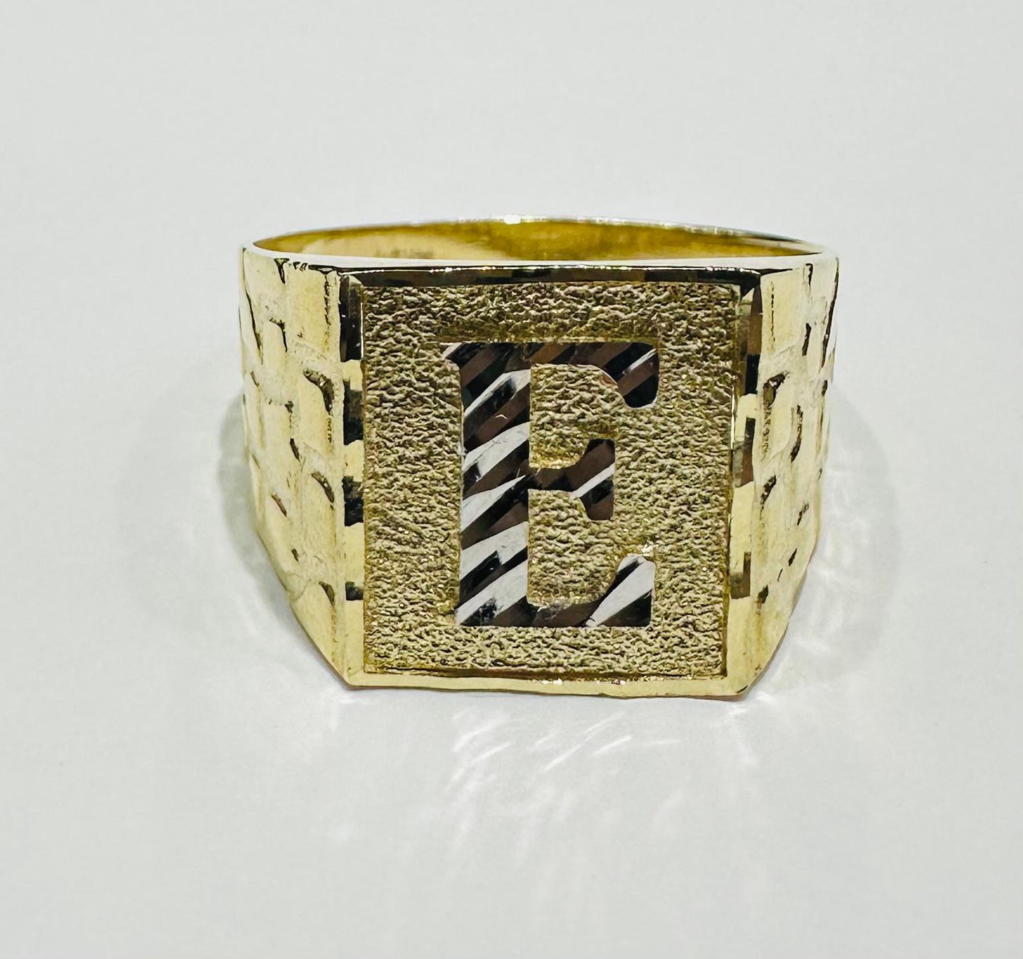 14K GOLD INITIAL LETTER "E" RING- WEIGHT: 4.5gm