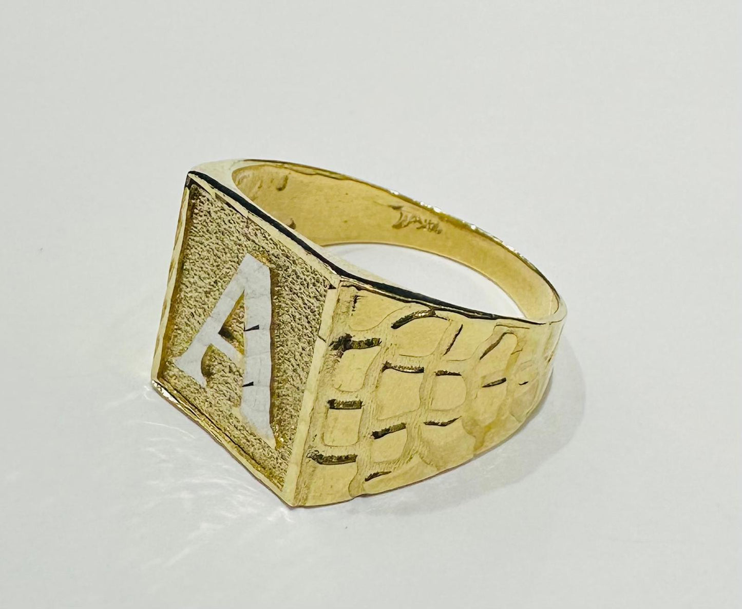 14K GOLD INITIAL LETTER "A" RING- WEIGHT: 4.6gm
