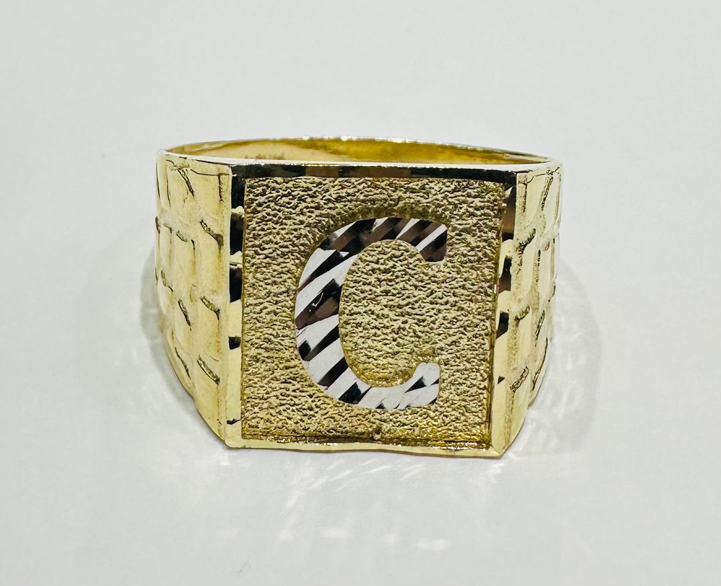 14K GOLD INITIAL LETTER "C" RING- WEIGHT: 4.5gm