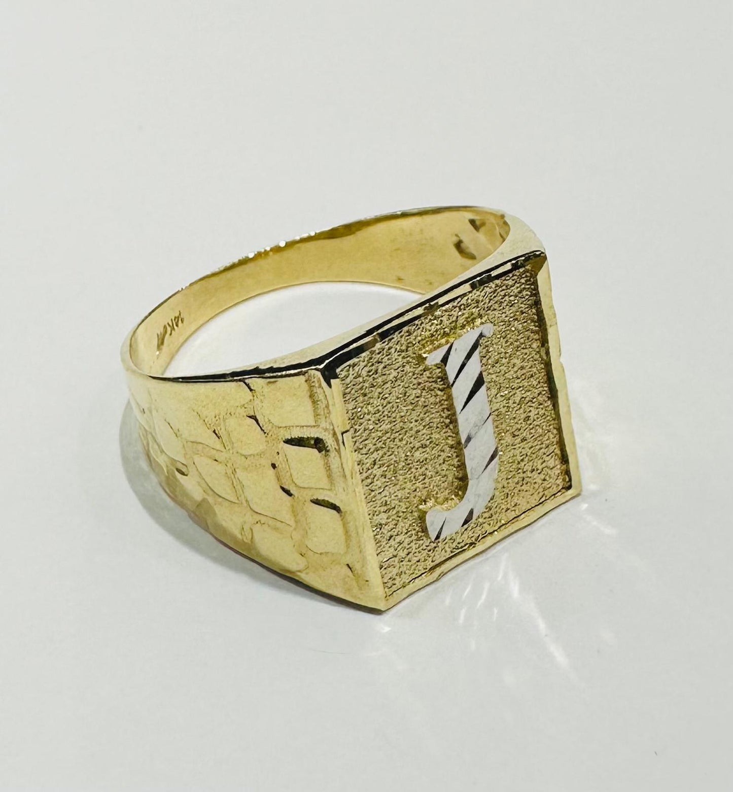 14K GOLD INITIAL LETTER "J" RING- WEIGHT: 4.5gm