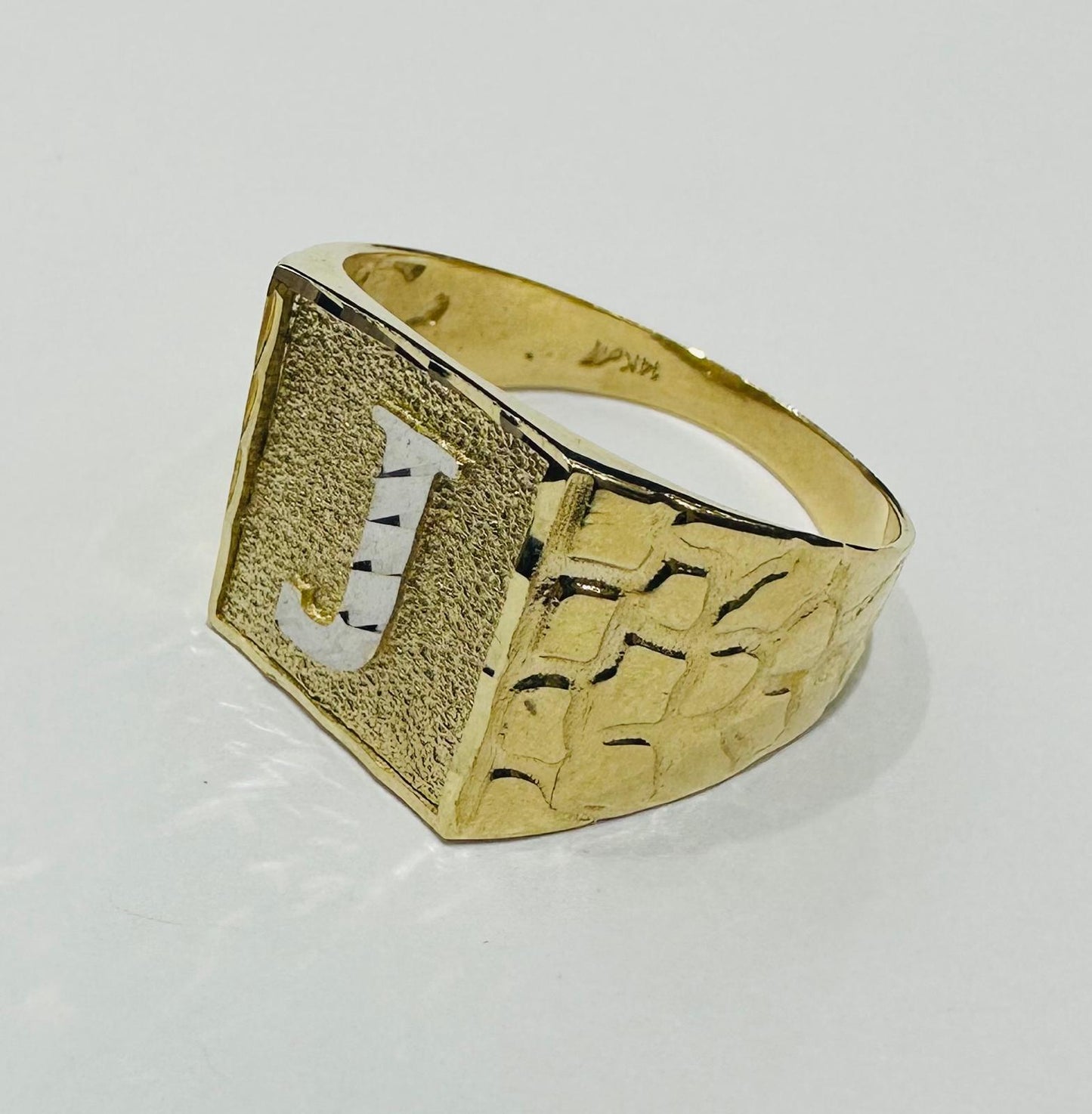 14K GOLD INITIAL LETTER "J" RING- WEIGHT: 4.5gm