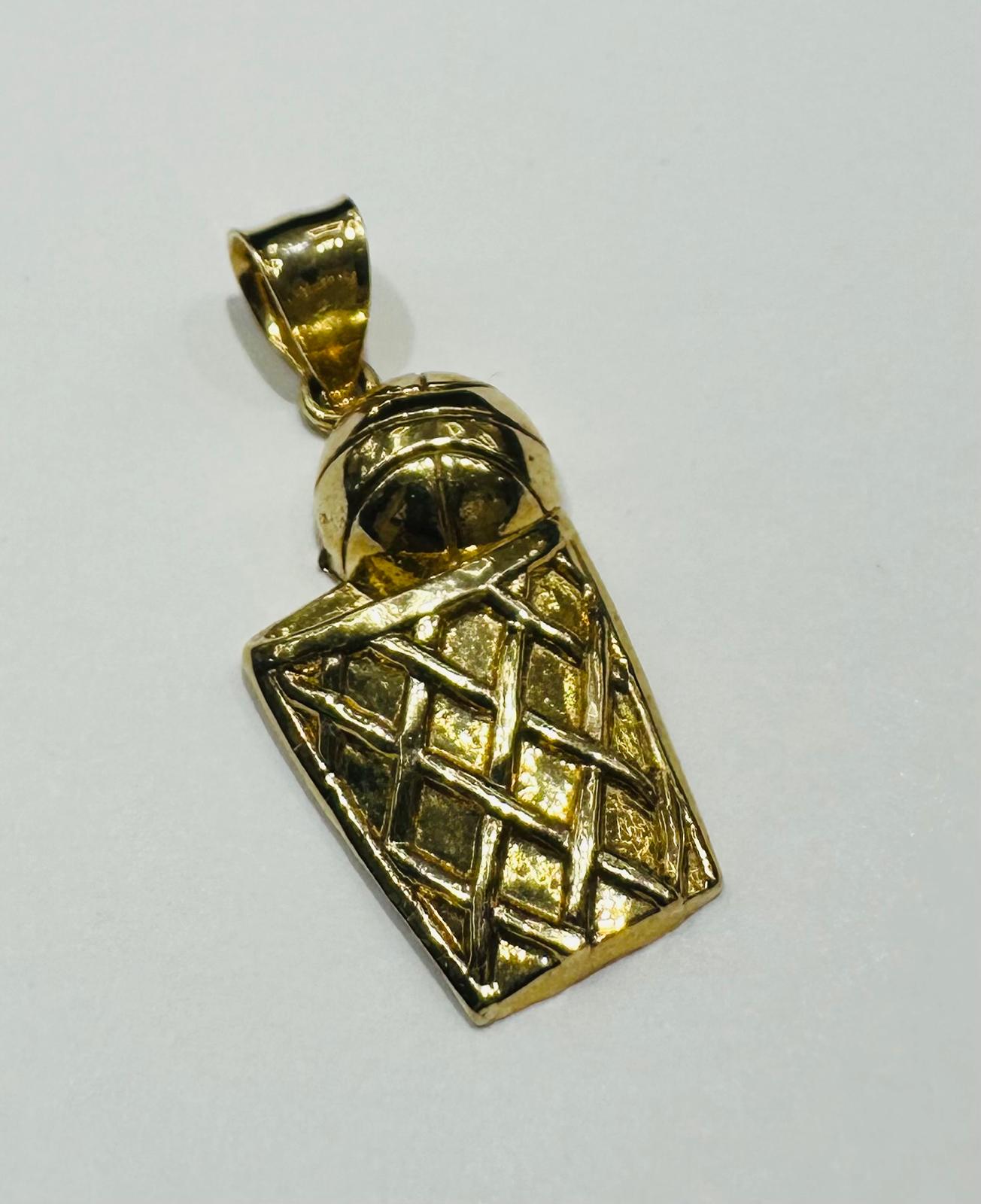 10K GOLD BASKETBALL AND HOOP PENDANT-  WEIGHT: 2.2gm