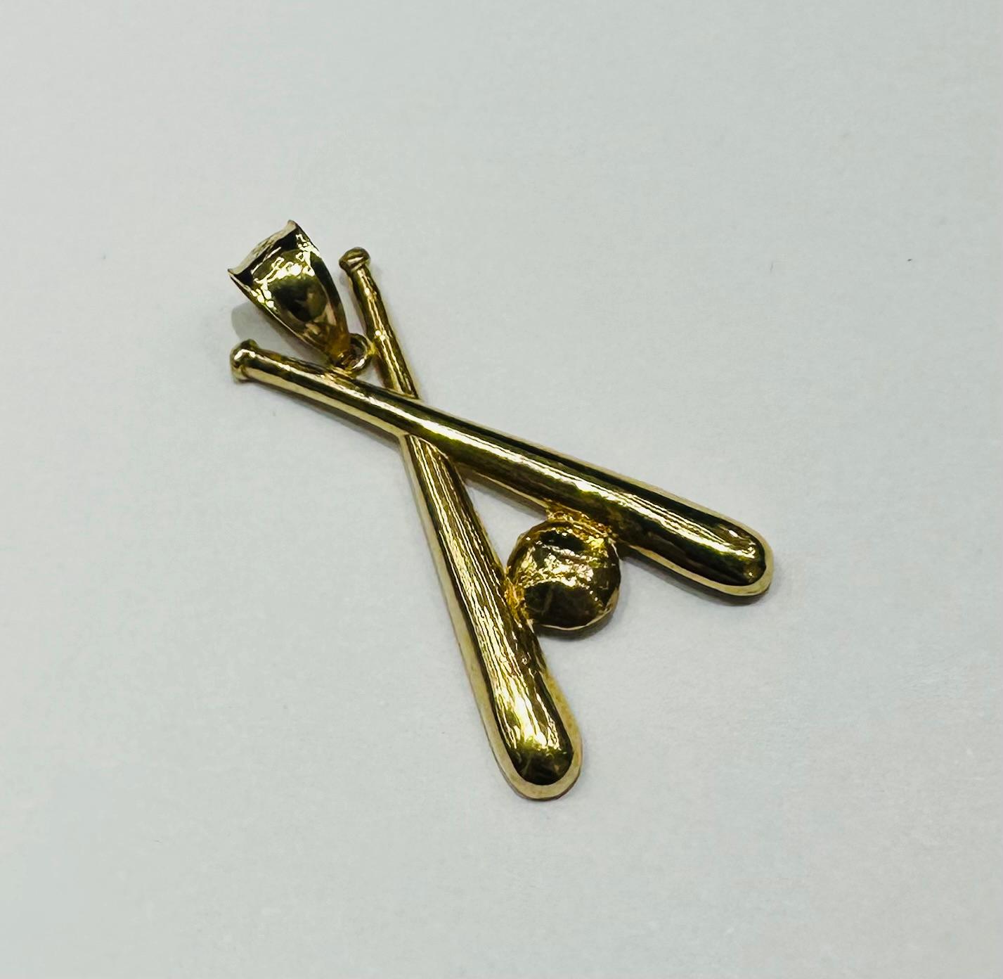 10K GOLD BASEBALL BATS CHARM PENDANT-  WEIGHT: 1.1gm