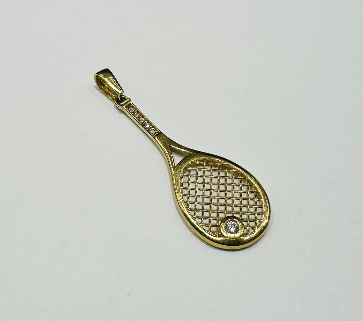 10K GOLD TENNIS RACKET PENDANT-  WEIGHT: 1.3gm